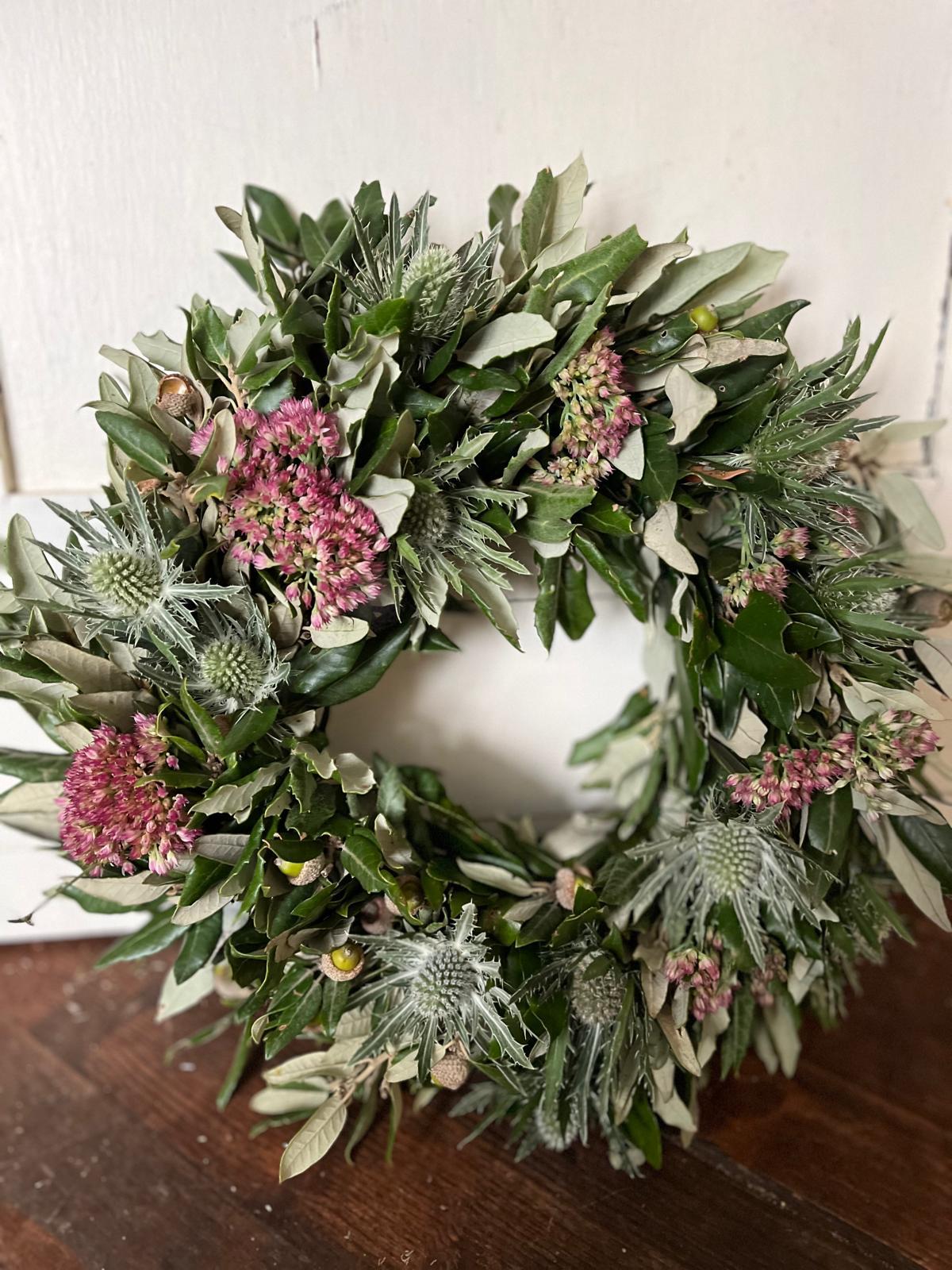 Neues Modell: Türkranz mit Blättern, Disteln & Sedum (25 cm)