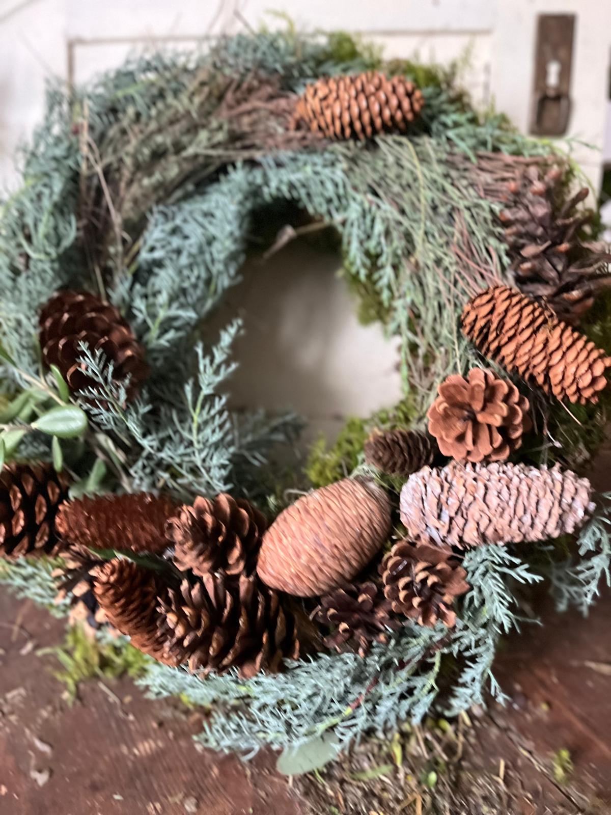 Handgefertigter Deko-Kranz: Ideal für die Adventszeit