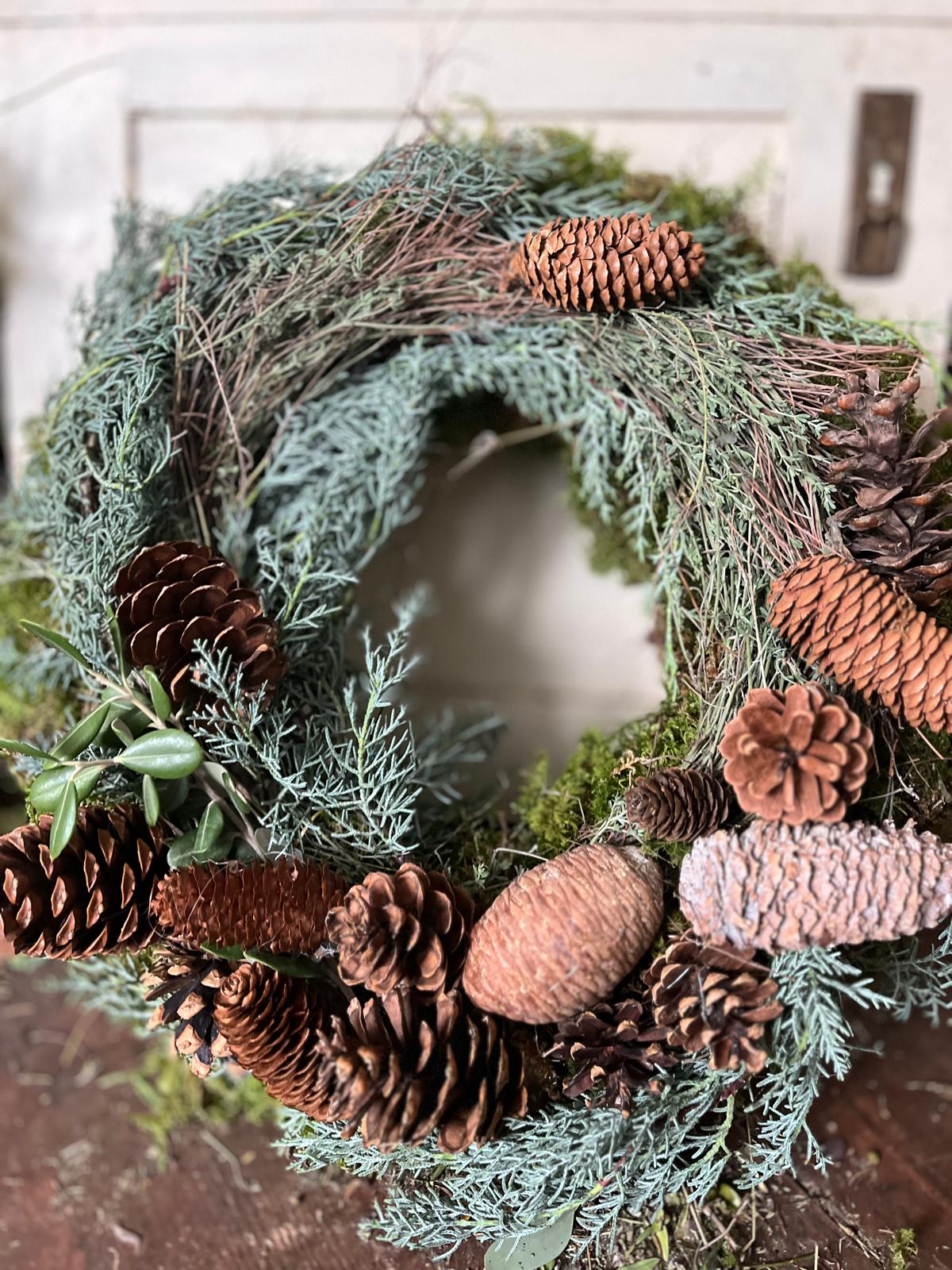 Handgefertigter Deko-Kranz: Ideal für die Adventszeit