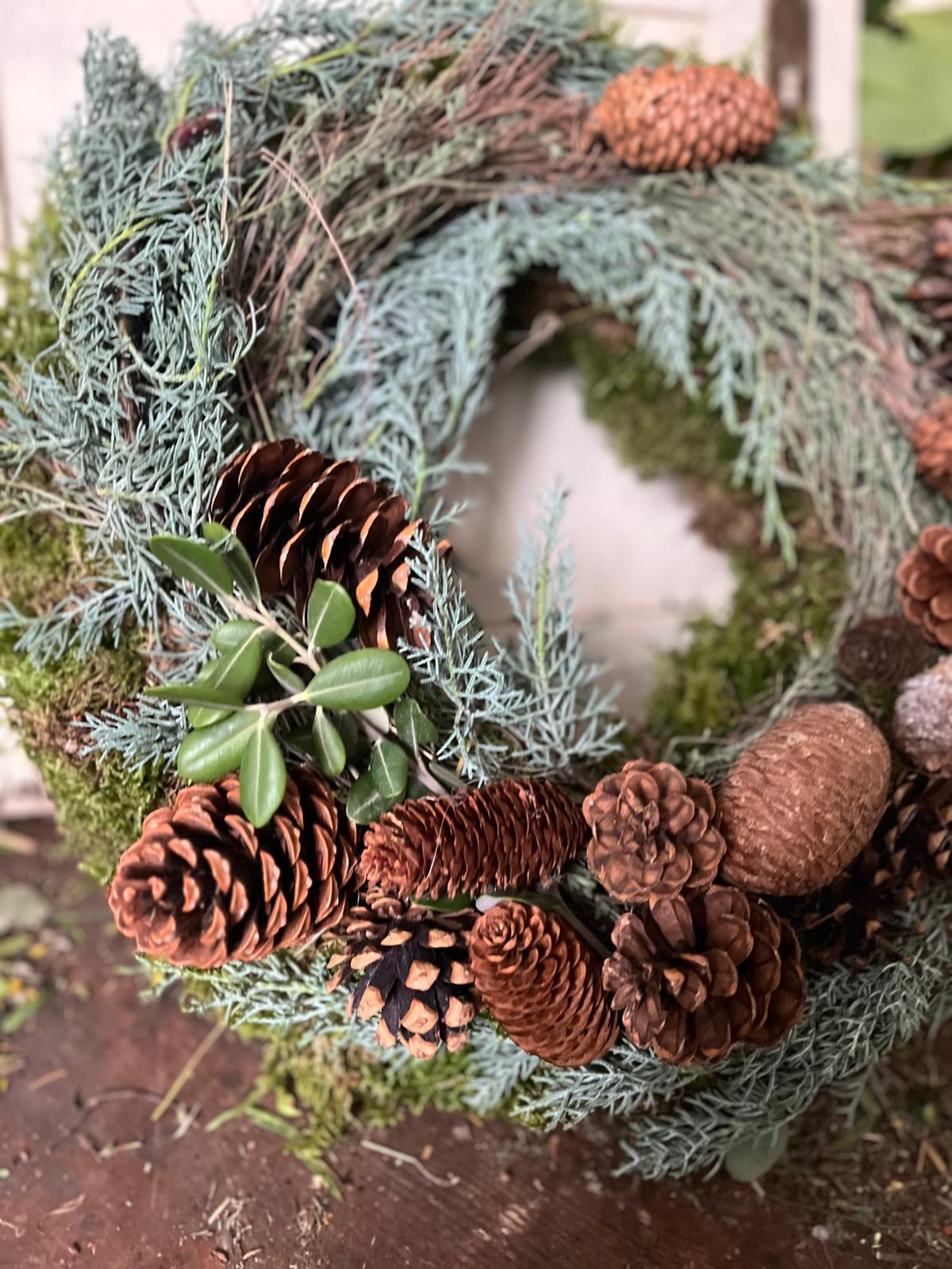 Handgefertigter Deko-Kranz: Ideal für die Adventszeit