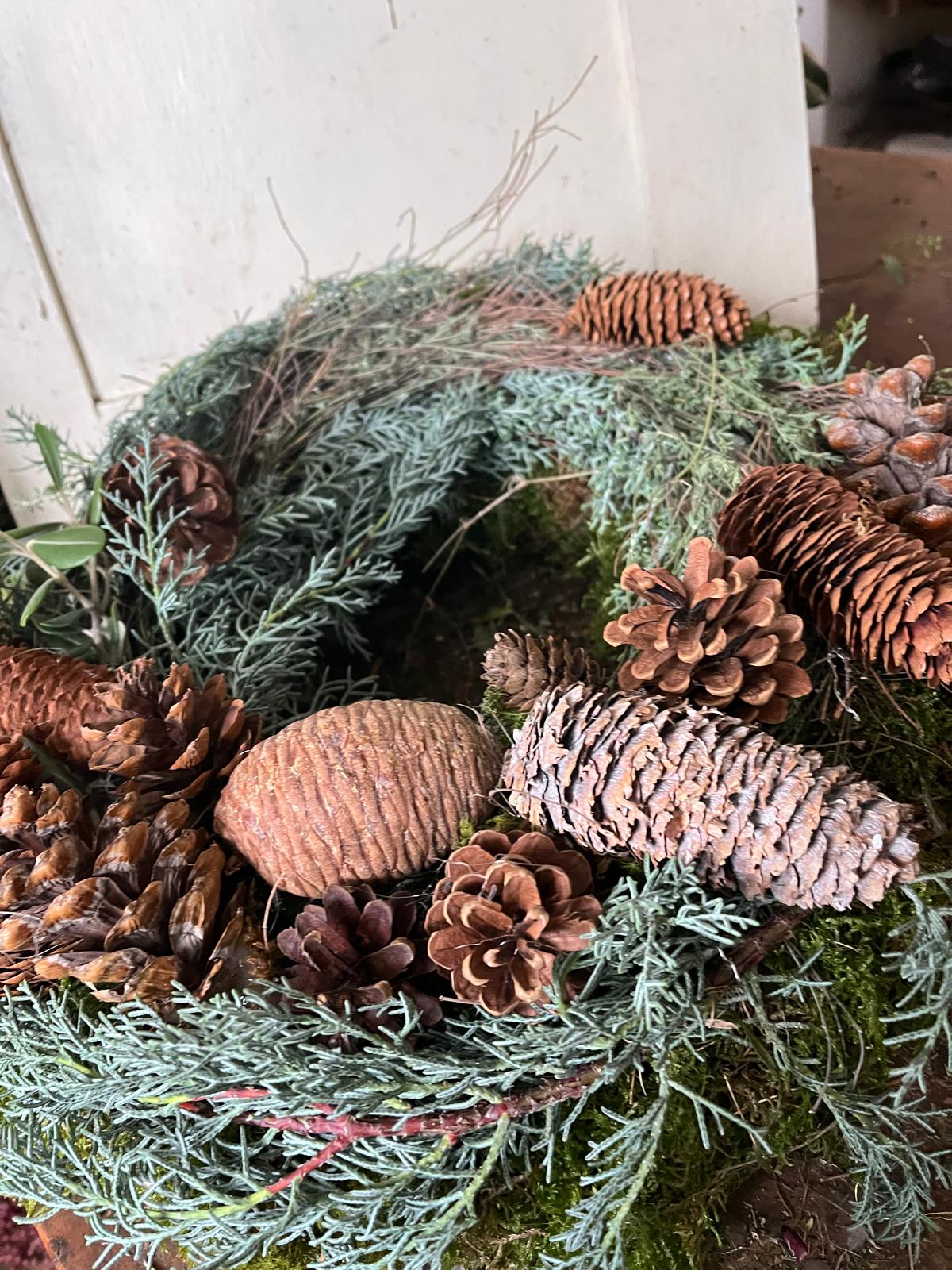 Handgefertigter Deko-Kranz: Ideal für die Adventszeit