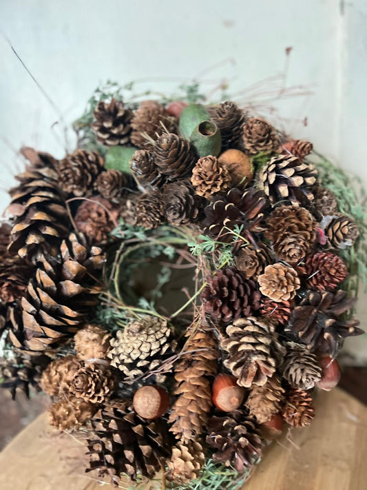 Edler Adventskranz: Zeitloses Unikat für die Weihnachtszeit