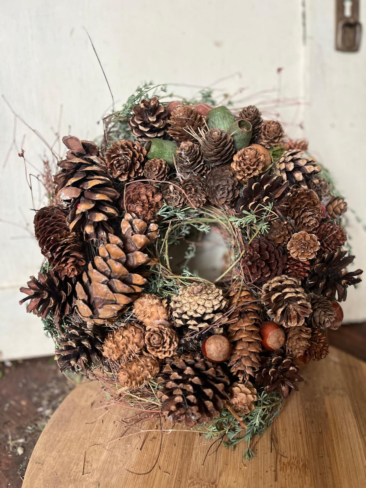 Edler Adventskranz: Zeitloses Unikat für die Weihnachtszeit