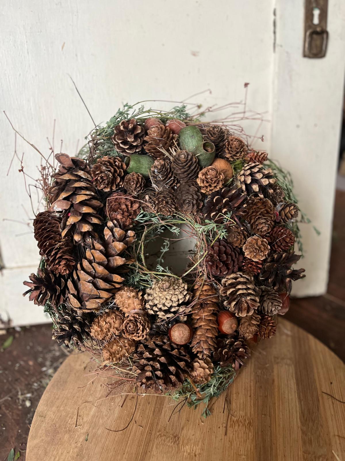 Edler Adventskranz: Zeitloses Unikat für die Weihnachtszeit