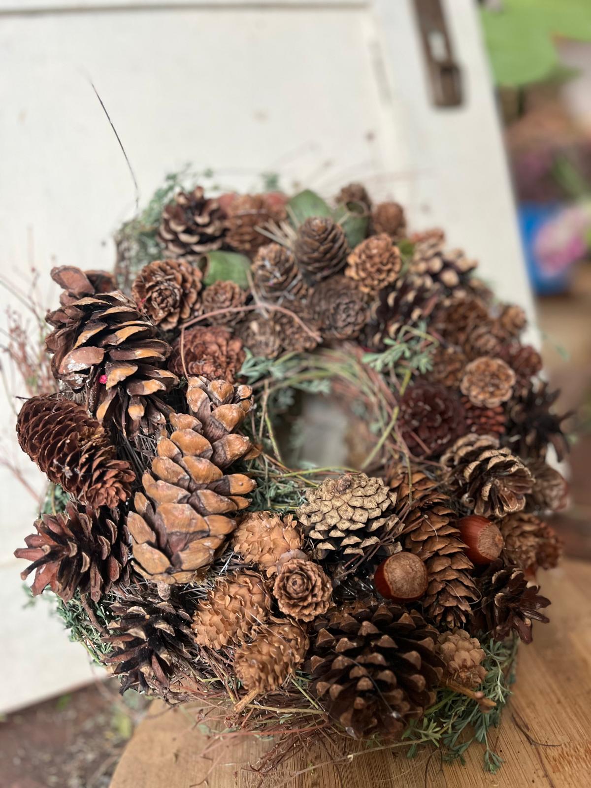 Edler Adventskranz: Zeitloses Unikat für die Weihnachtszeit