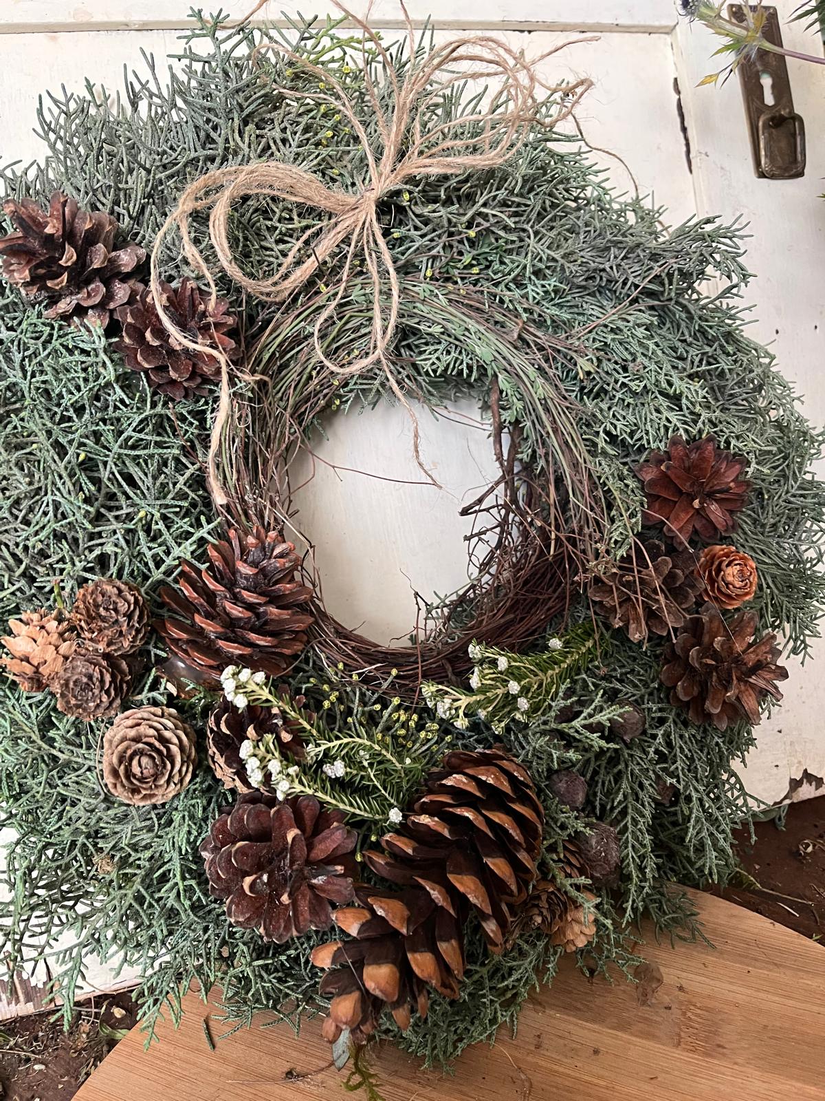 Exklusiver Frischekranz mit Zapfen (20/30/40 cm) – Handgebundenes Unikat aus Naturmaterialien