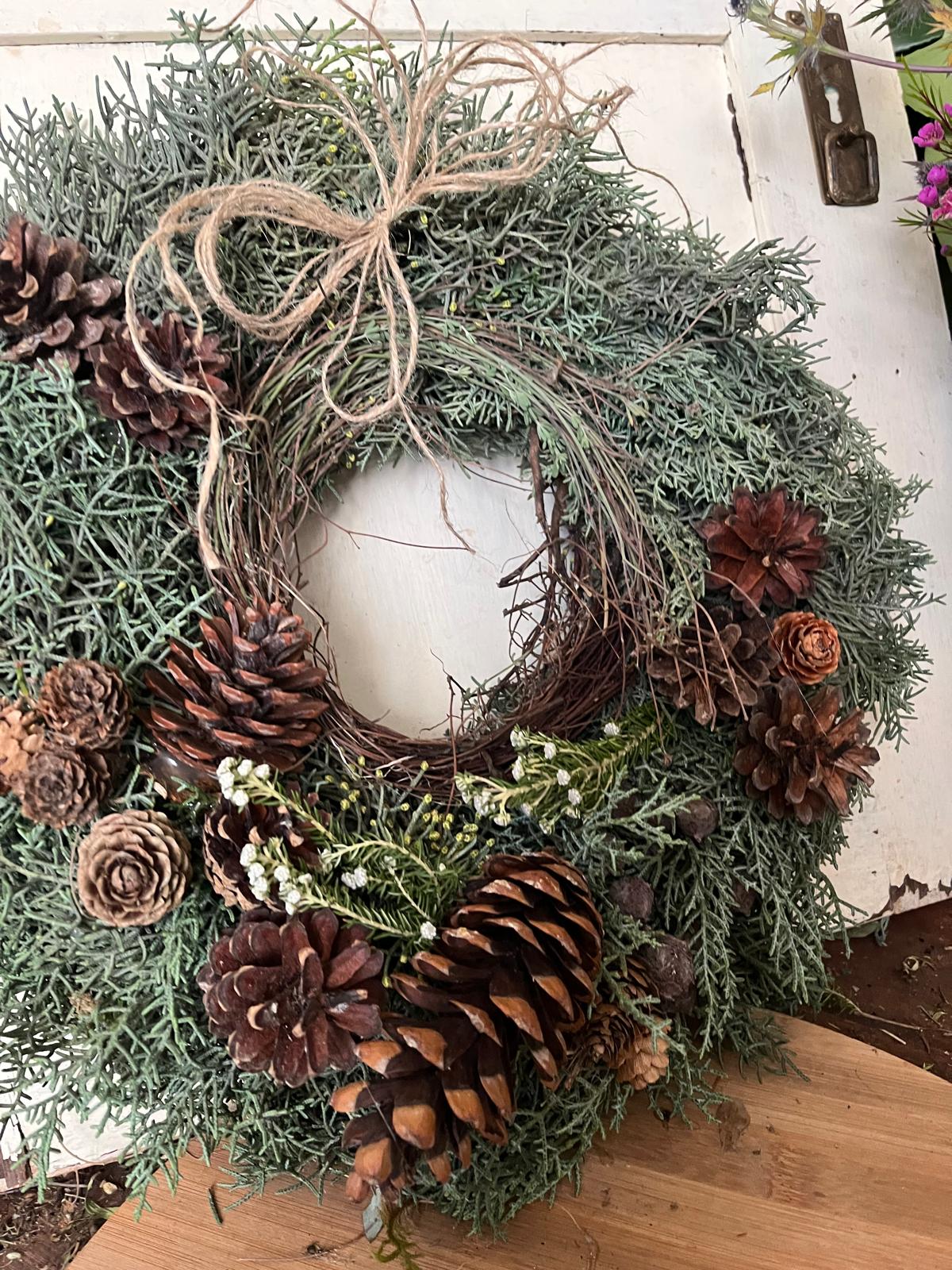 Exklusiver Frischekranz mit Zapfen (20/30/40 cm) – Handgebundenes Unikat aus Naturmaterialien