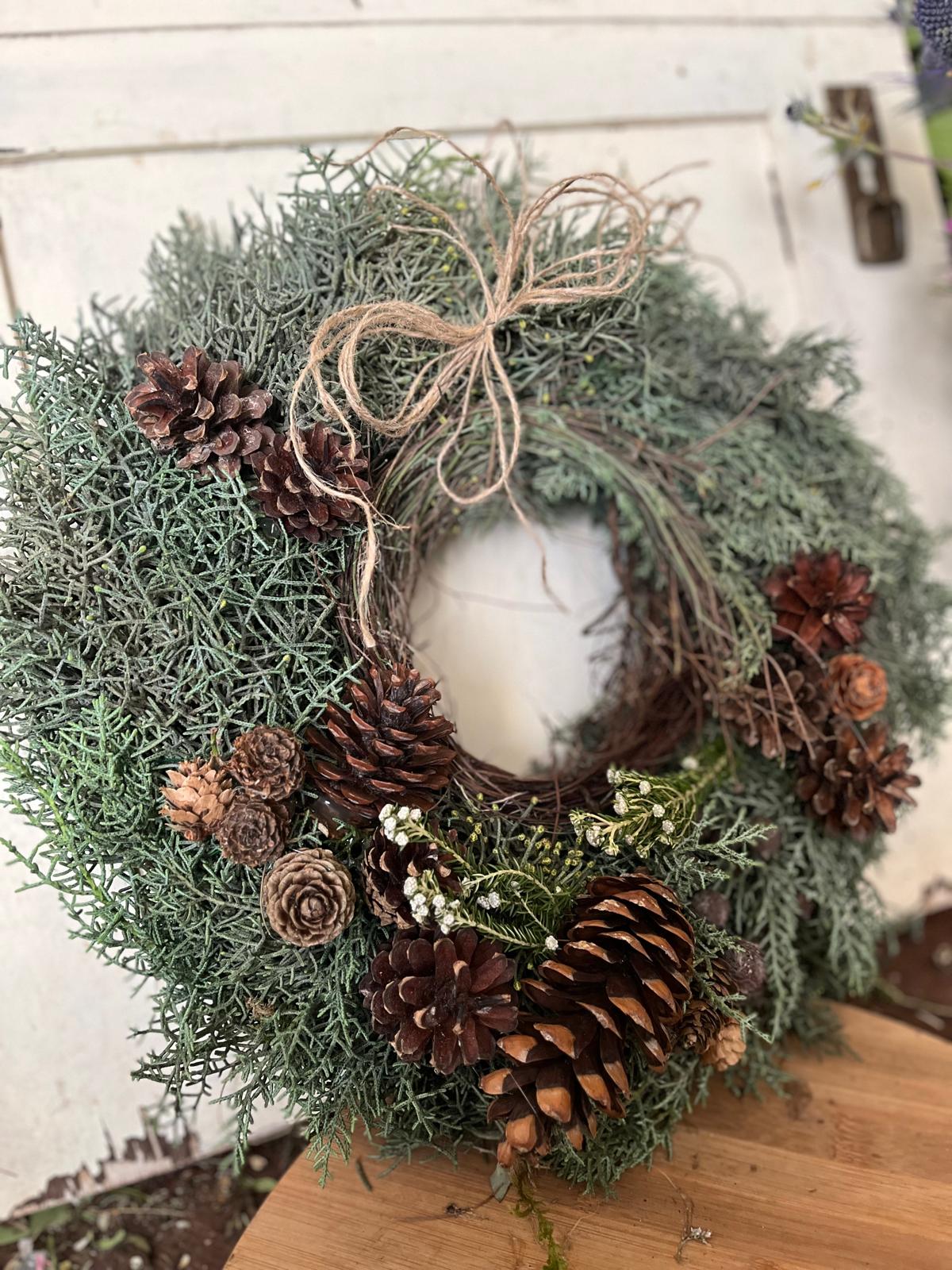 Exklusiver Frischekranz mit Zapfen (20/30/40 cm) – Handgebundenes Unikat aus Naturmaterialien