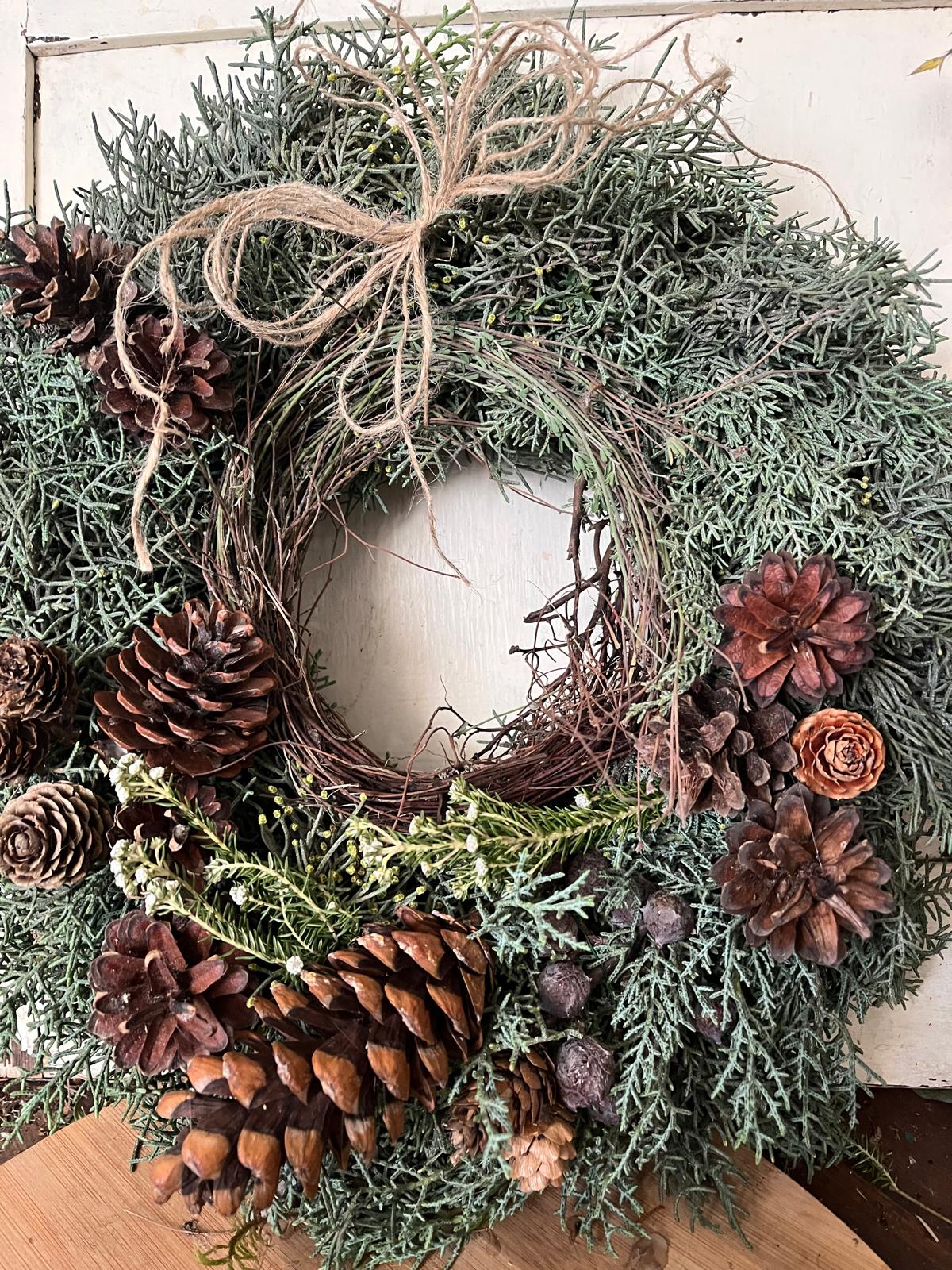 Exklusiver Frischekranz mit Zapfen (20/30/40 cm) – Handgebundenes Unikat aus Naturmaterialien