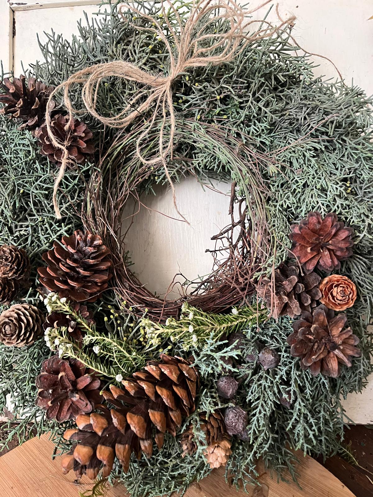 Exklusiver Frischekranz mit Zapfen (20/30/40 cm) – Handgebundenes Unikat aus Naturmaterialien
