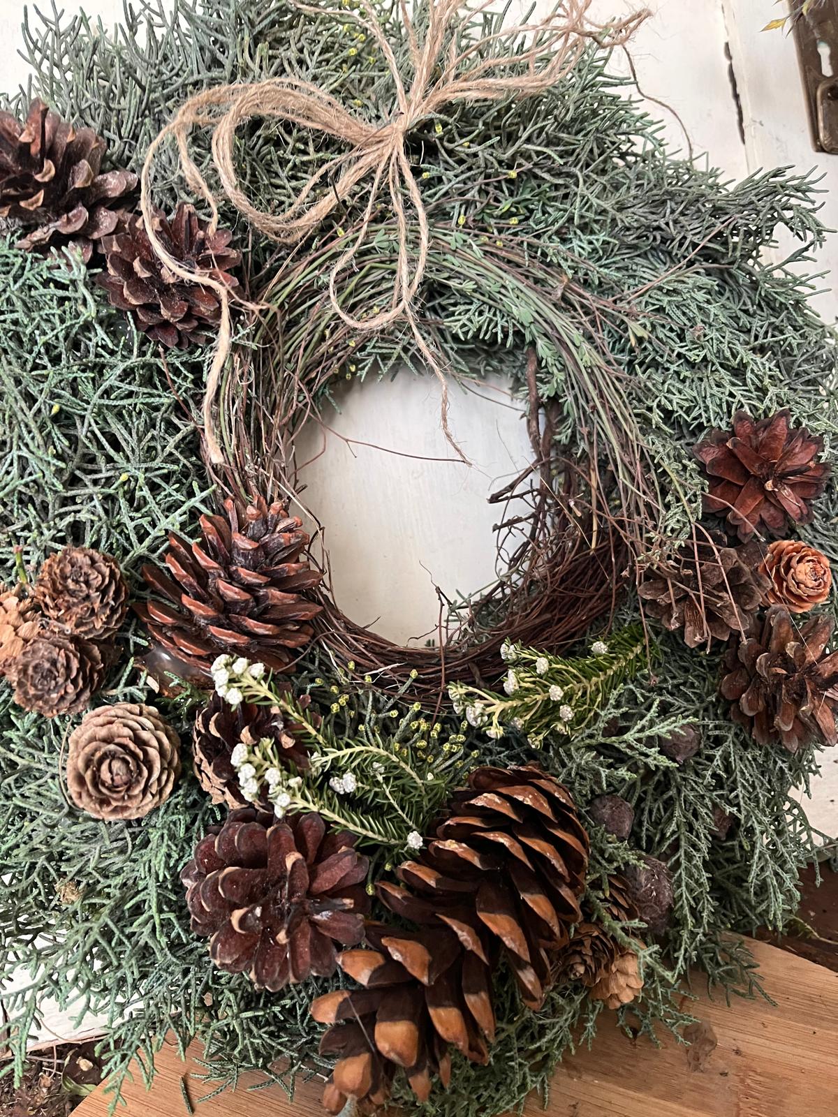 Exklusiver Frischekranz mit Zapfen (20/30/40 cm) – Handgebundenes Unikat aus Naturmaterialien