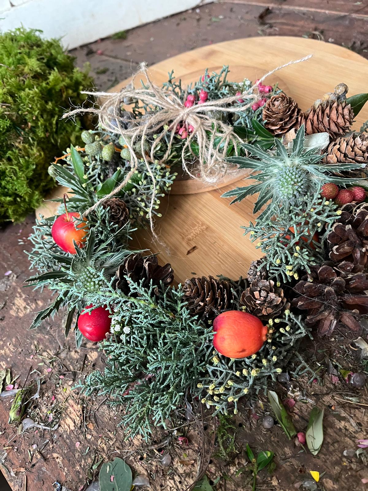 Tischkranz (17 cm) – Handgebundenes Unikat, für den Tisch oder zum Aufhängen