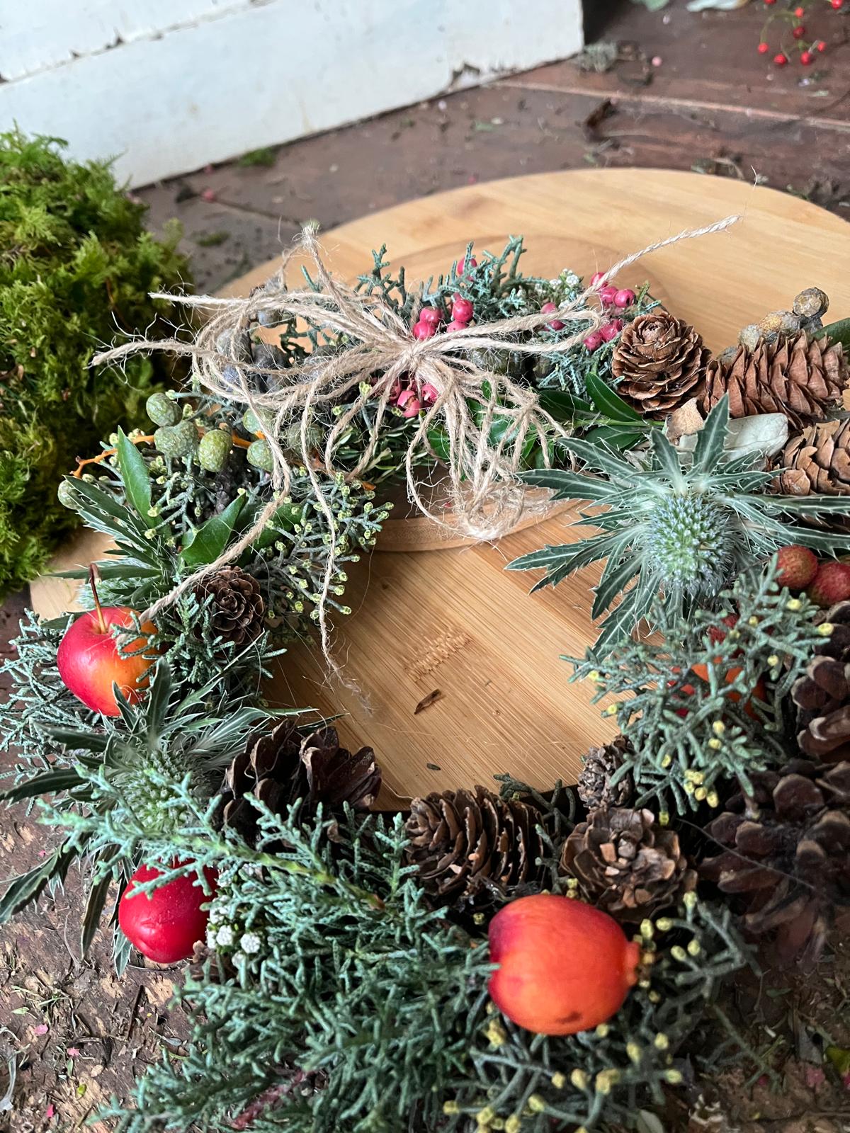 Tischkranz (17 cm) – Handgebundenes Unikat, für den Tisch oder zum Aufhängen