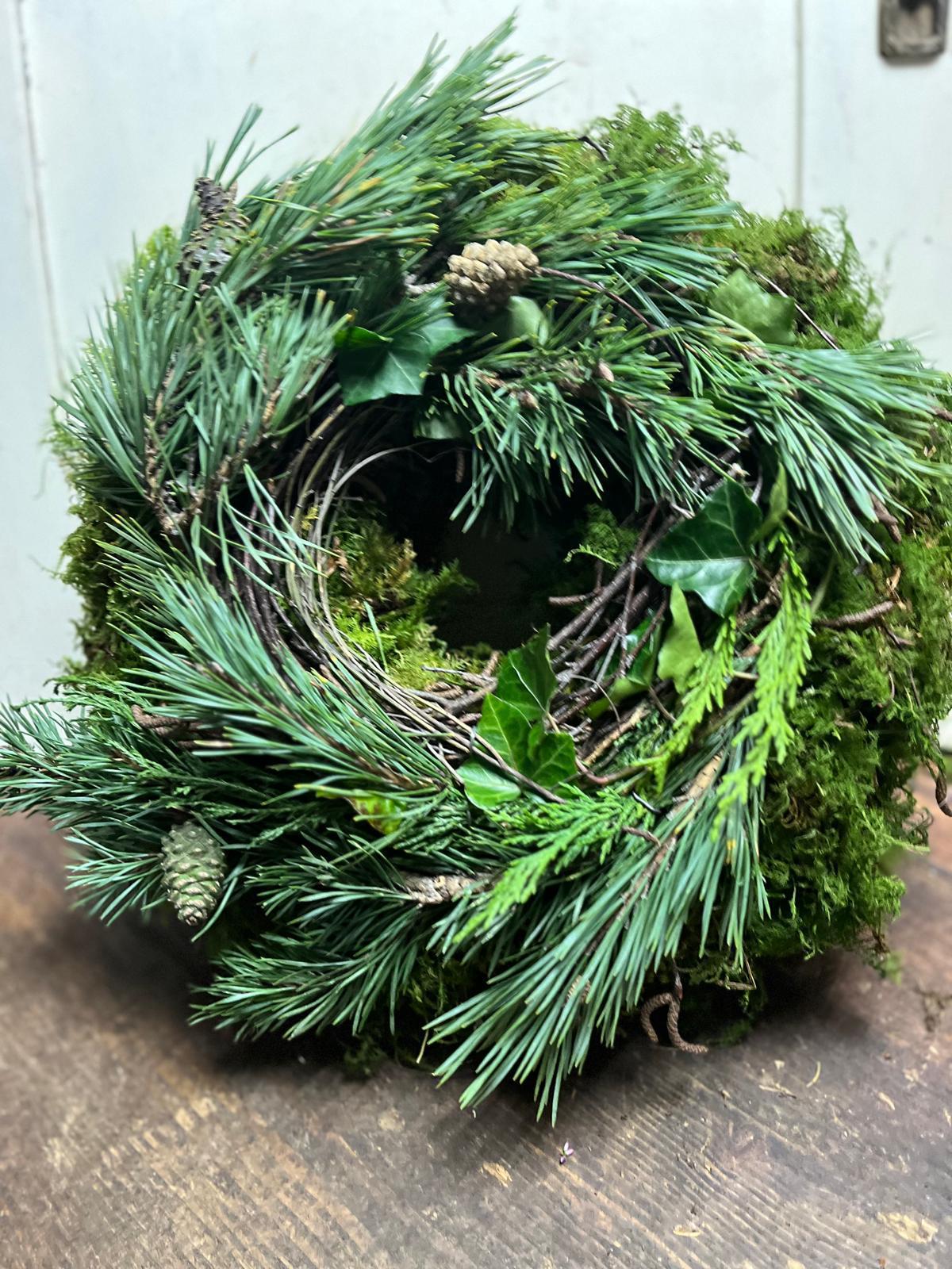 Natürlicher Winterkranz (35/45 cm) – Dick gebunden mit Kiefer, Efeu, Thymian & Tanne
