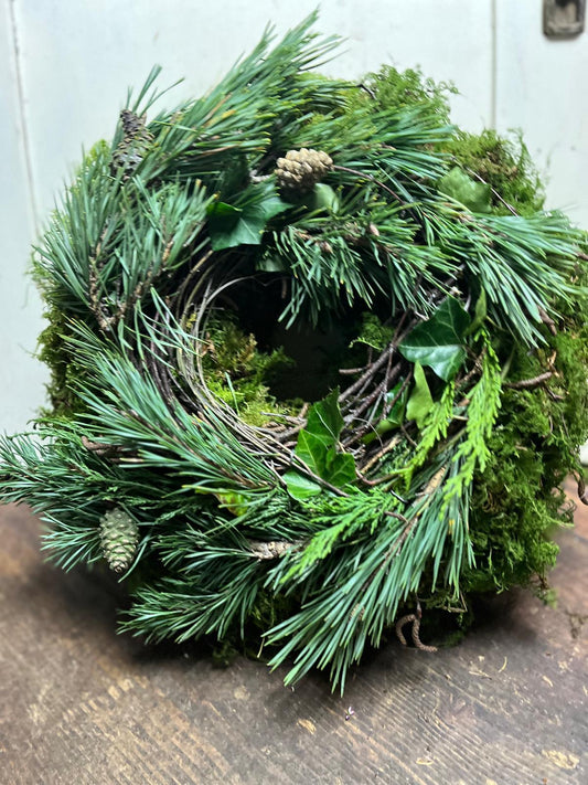 Natürlicher Winterkranz (35/45 cm) – Dick gebunden mit Kiefer, Efeu, Thymian & Tanne