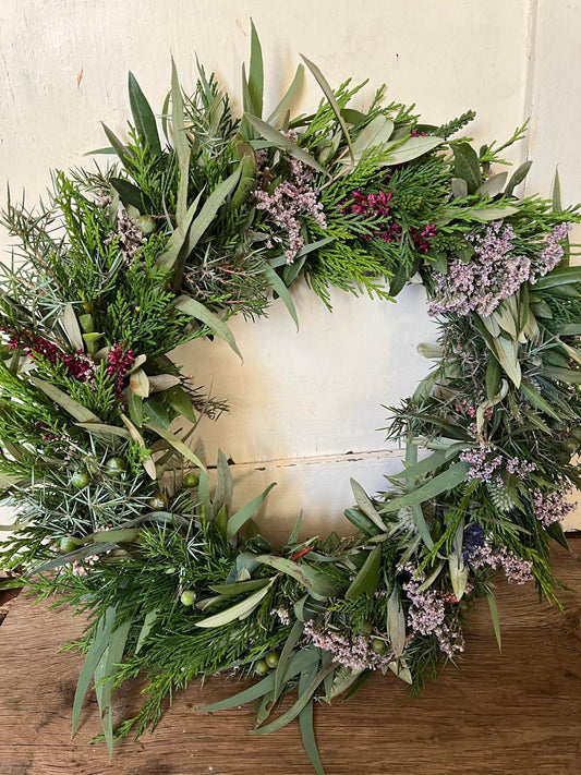 NEUES MODELL: Moderner Kranz aus frischem, gemischtem Grün