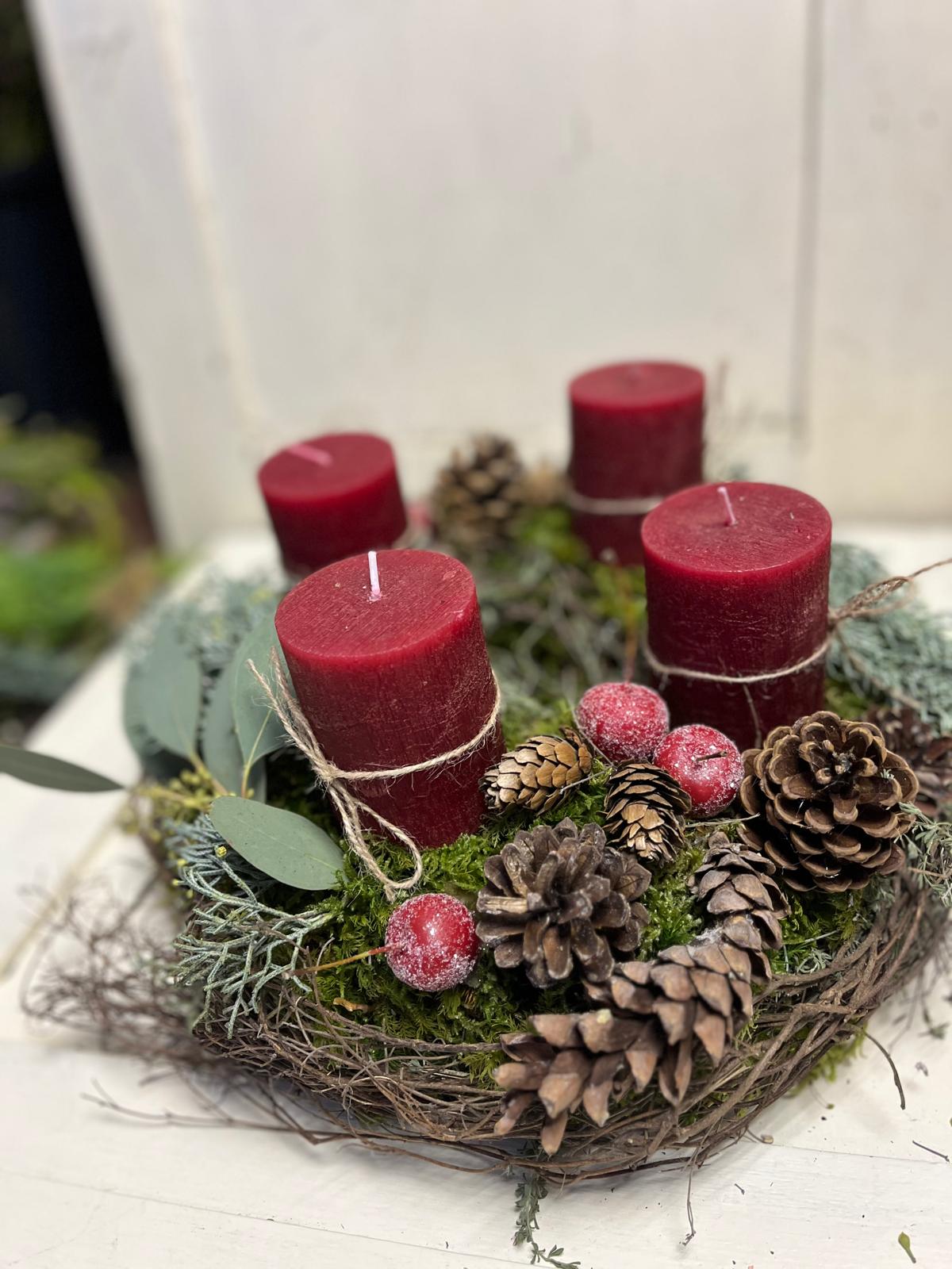 Wunderschöner Adventskranz (30 cm) – Frisch gebunden mit Moos, Äpfeln, Ästen & Zapfen