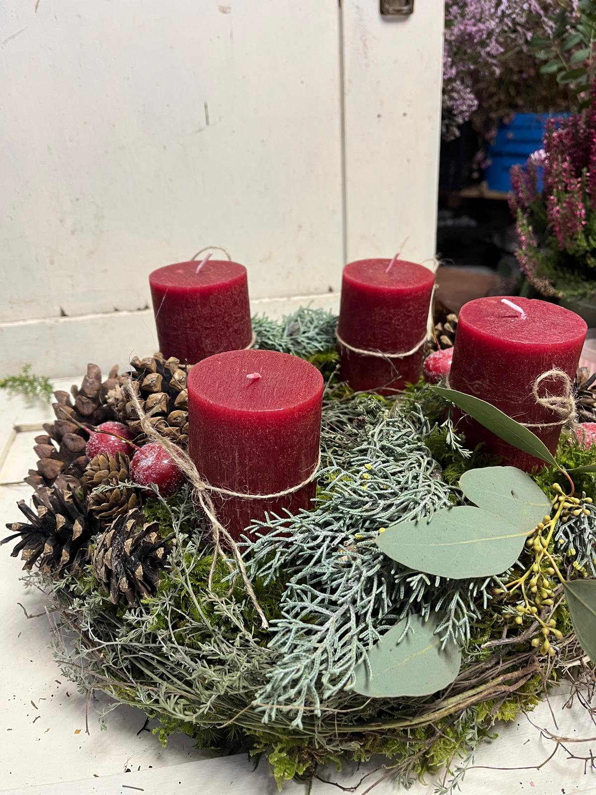 Wunderschöner Adventskranz (30 cm) – Frisch gebunden mit Moos, Äpfeln, Ästen & Zapfen