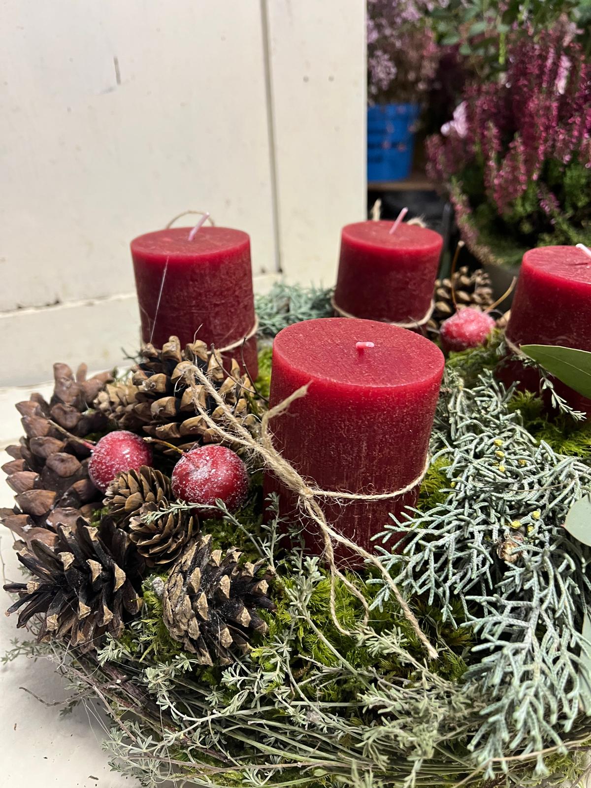 Wunderschöner Adventskranz (30 cm) – Frisch gebunden mit Moos, Äpfeln, Ästen & Zapfen