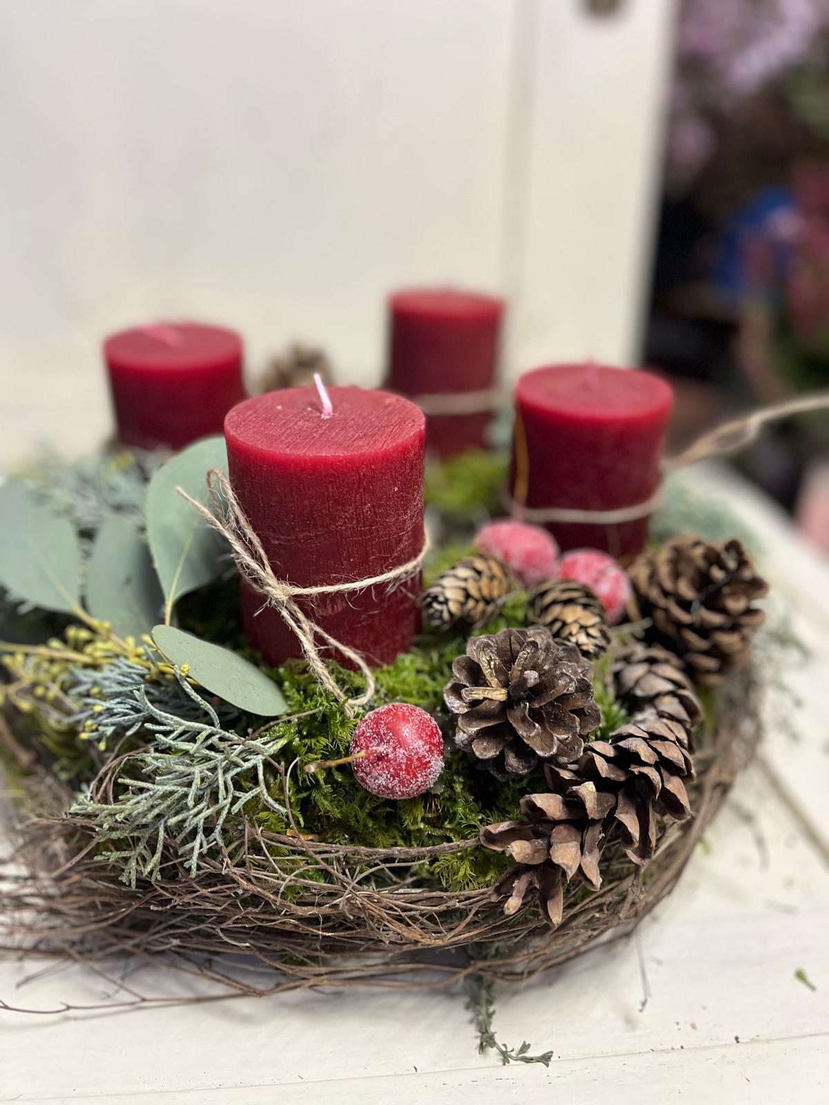 Wunderschöner Adventskranz (30 cm) – Frisch gebunden mit Moos, Äpfeln, Ästen & Zapfen