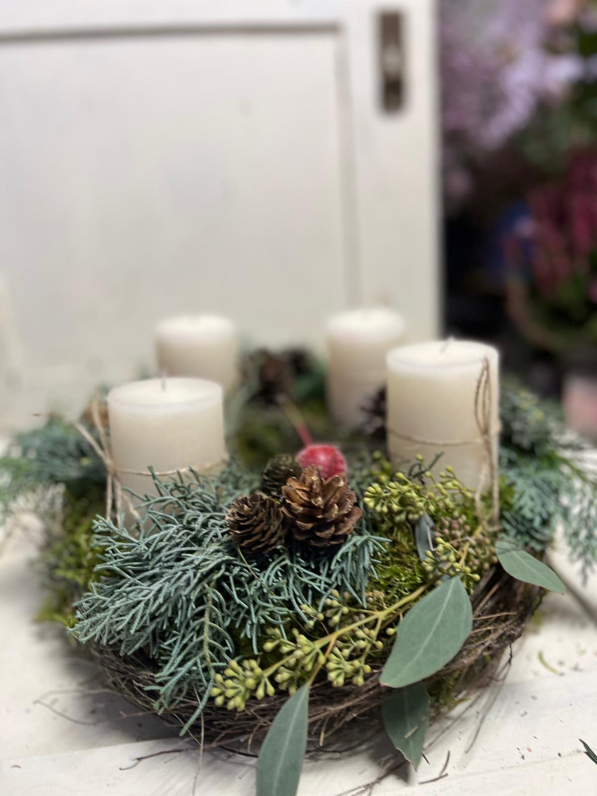 Wunderschöner Adventskranz (30 cm) – Frisch gebunden mit Moos, Äpfeln, Ästen & Zapfen