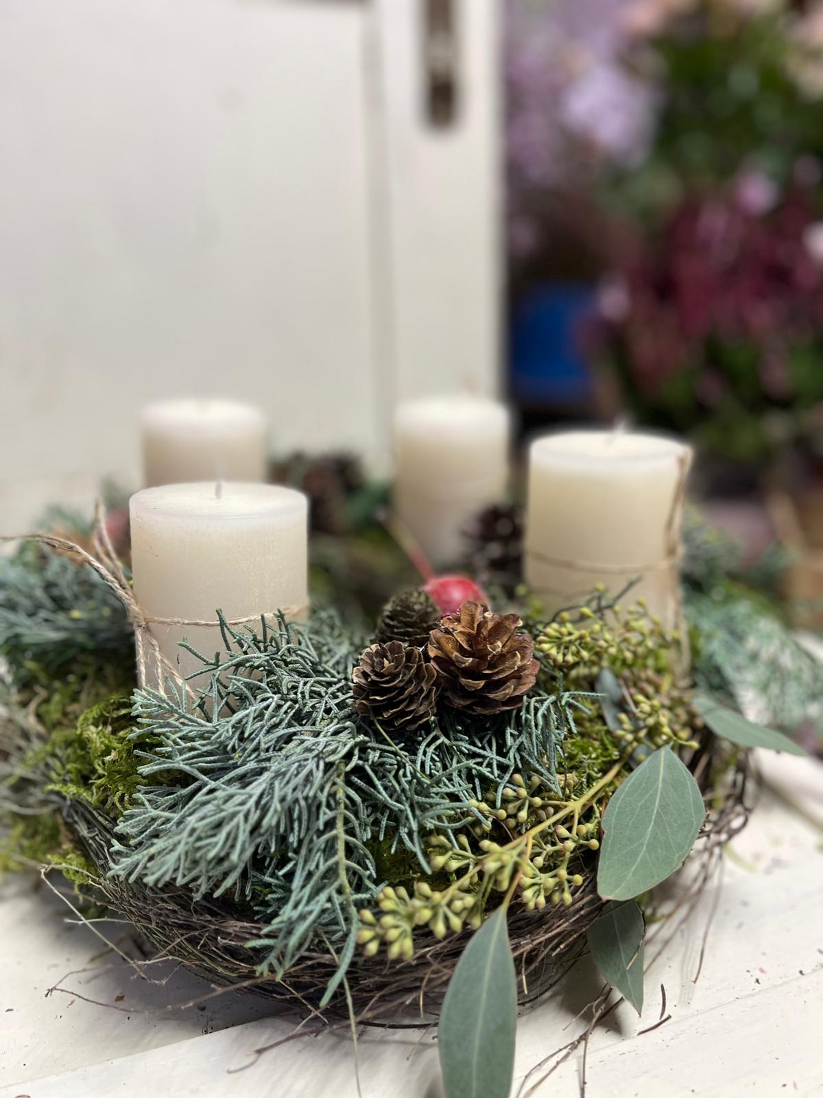 Wunderschöner Adventskranz (30 cm) – Frisch gebunden mit Moos, Äpfeln, Ästen & Zapfen
