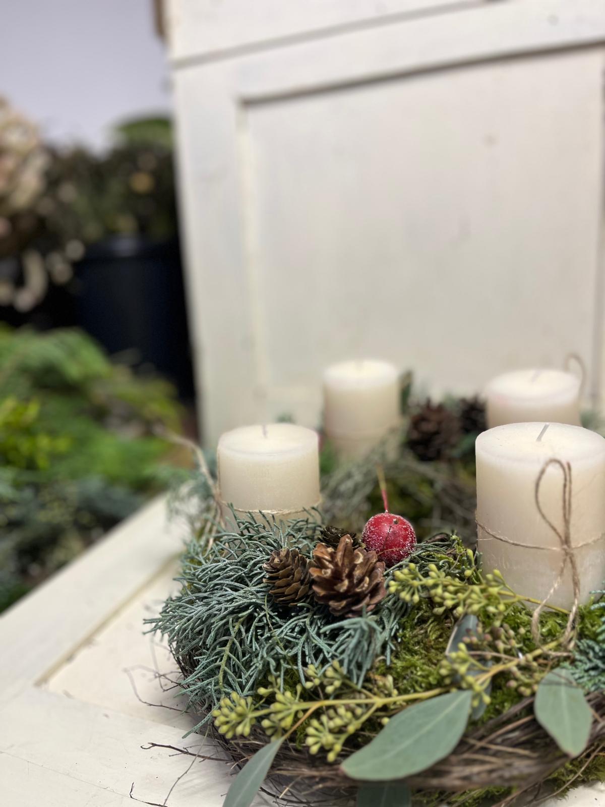 Wunderschöner Adventskranz (30 cm) – Frisch gebunden mit Moos, Äpfeln, Ästen & Zapfen