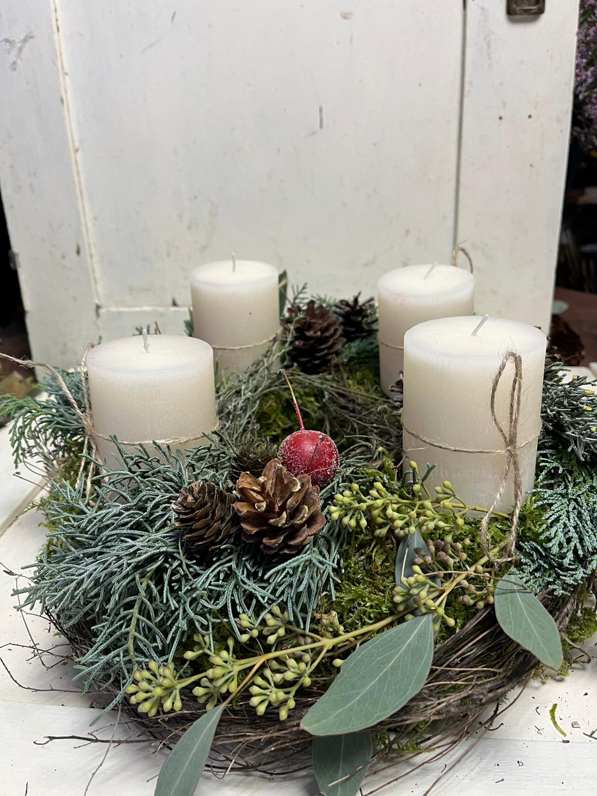 Wunderschöner Adventskranz (30 cm) – Frisch gebunden mit Moos, Äpfeln, Ästen & Zapfen