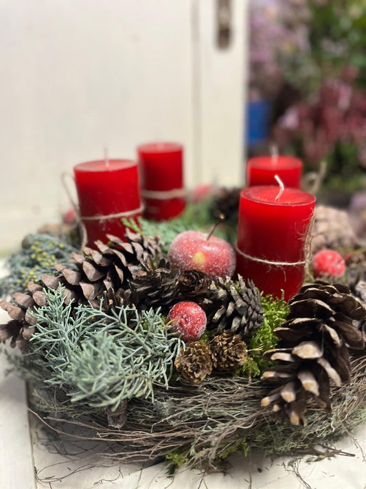 Wunderschöner Adventskranz (ca. 38 cm) – Frisch gebunden mit Moos, Äpfeln, Ästen & Zapfen