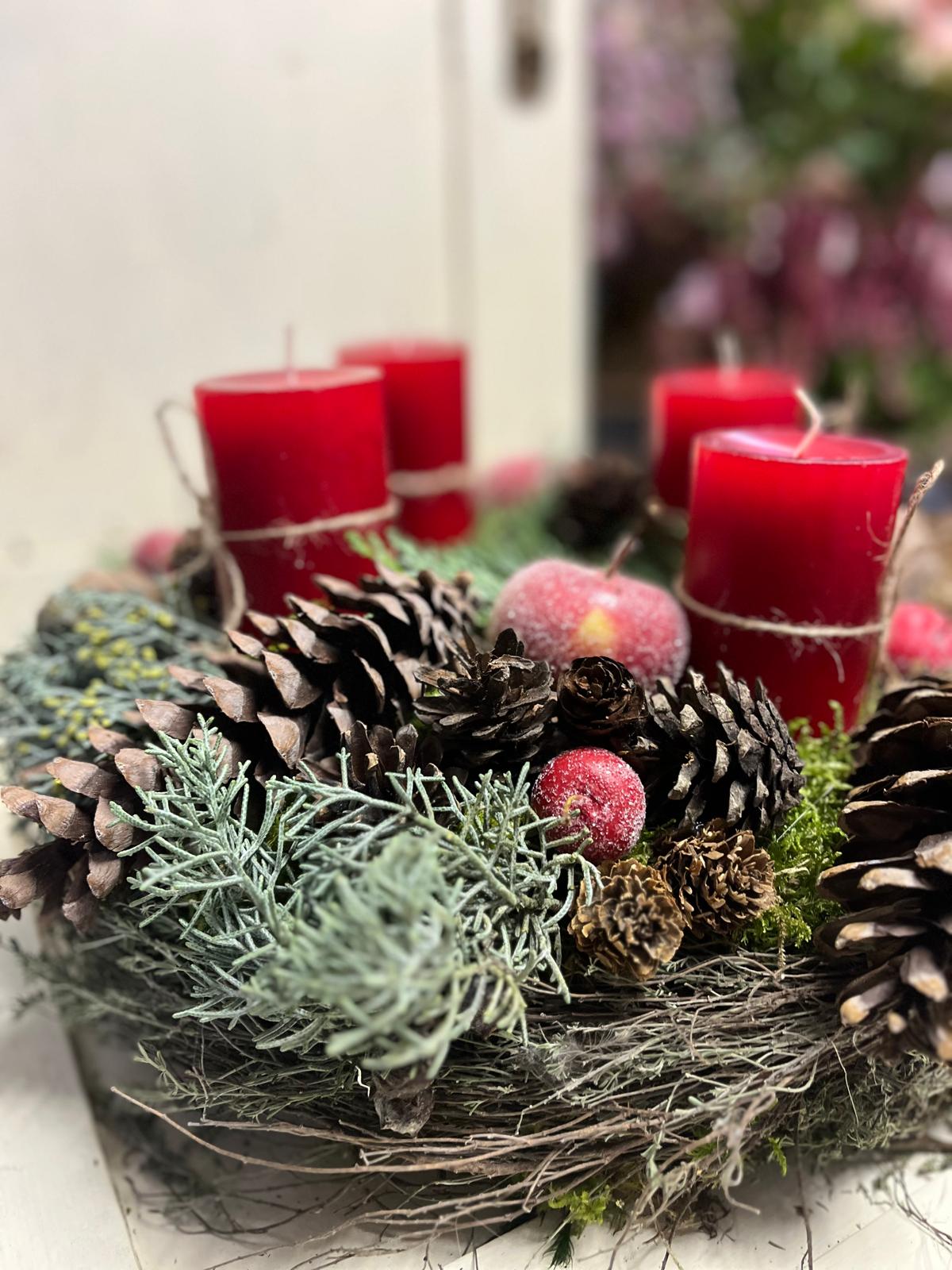 Wunderschöner Adventskranz (ca. 38 cm) – Frisch gebunden mit Moos, Äpfeln, Ästen & Zapfen