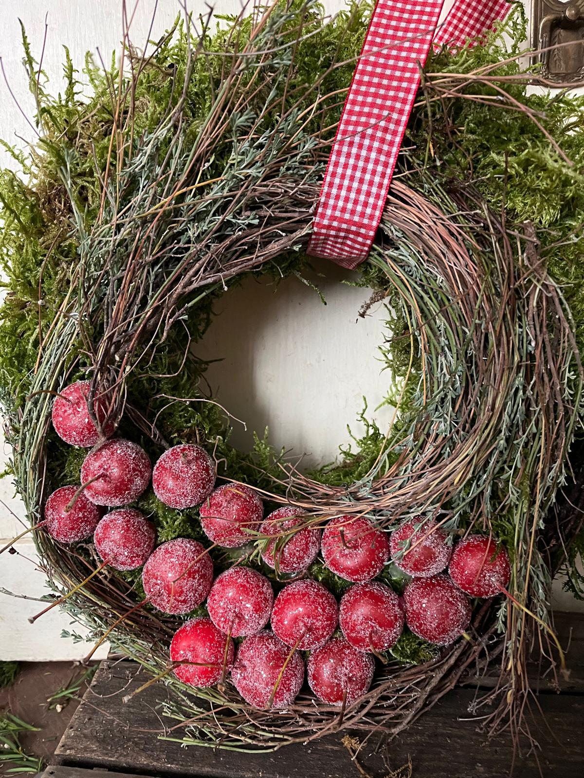 Moos-Kranz mit Äpfeln & Thymian (20/25/30 cm) – Duftende Deko mit Band