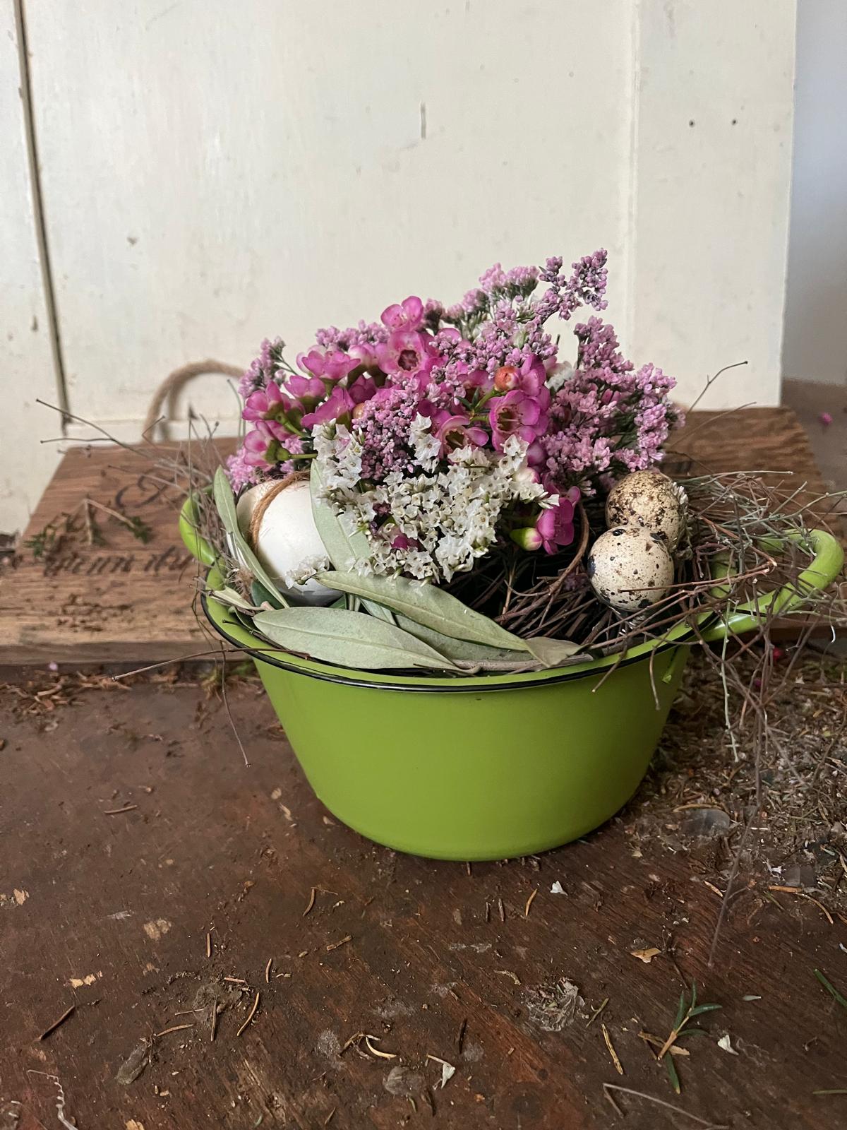 Ostergesteck in der Schale | Frühlingsdeko handgesteckt | Mit Thymian & Eiern | Trocknet wunderschön ein | 18 cm Unikat