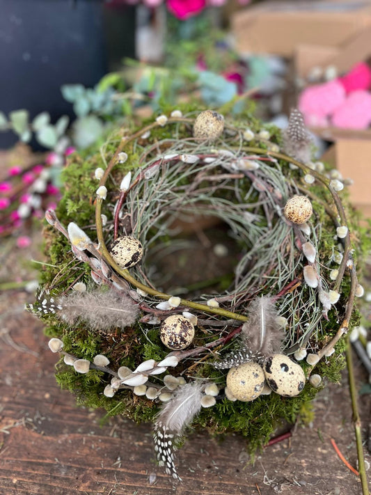 Osterkranz mit Eiern & Federn, 25 cm Frühlingskranz Tischdeko, Türkranz Ostern mit Palmkätzchen & echtem Thymian, Natur-Deko handgemacht