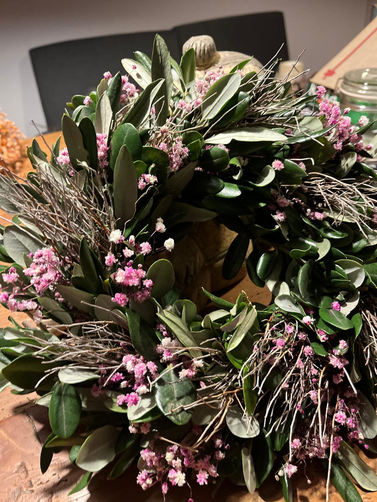 Handgebundener Naturkranz – Frisches Grün, Schleierkraut & Thymian