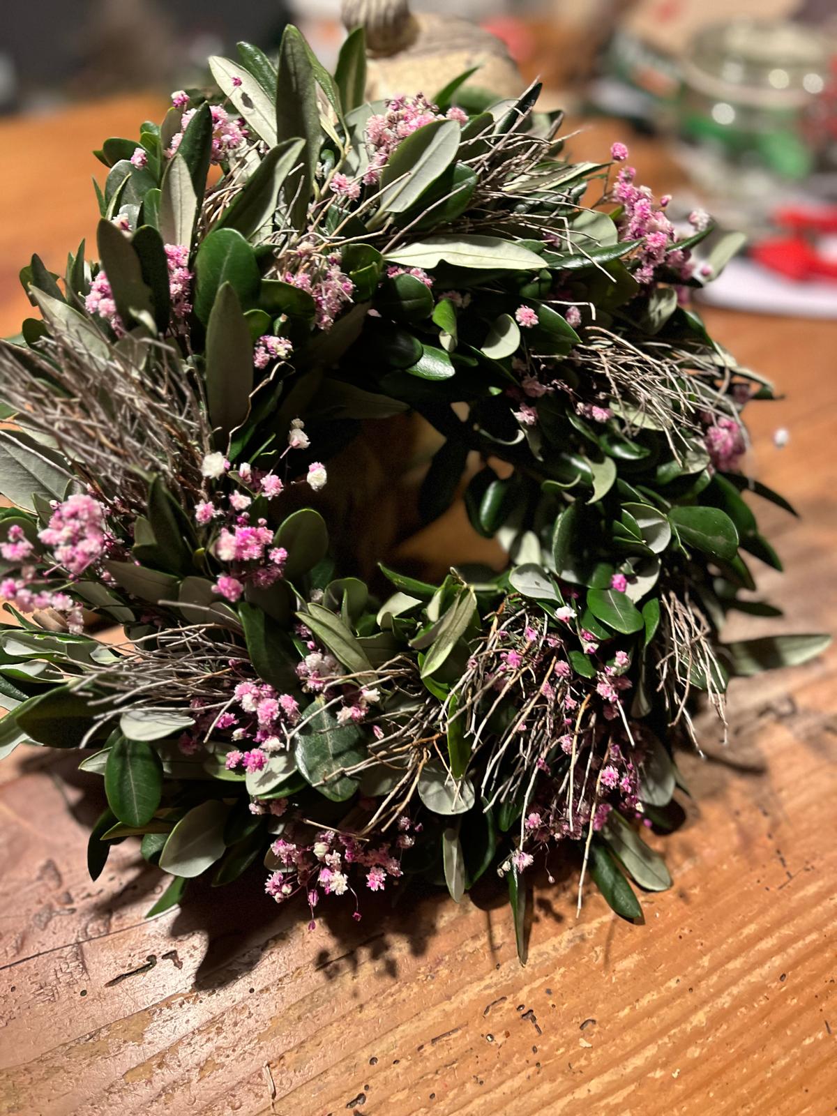 Handgebundener Naturkranz – Frisches Grün, Schleierkraut & Thymian