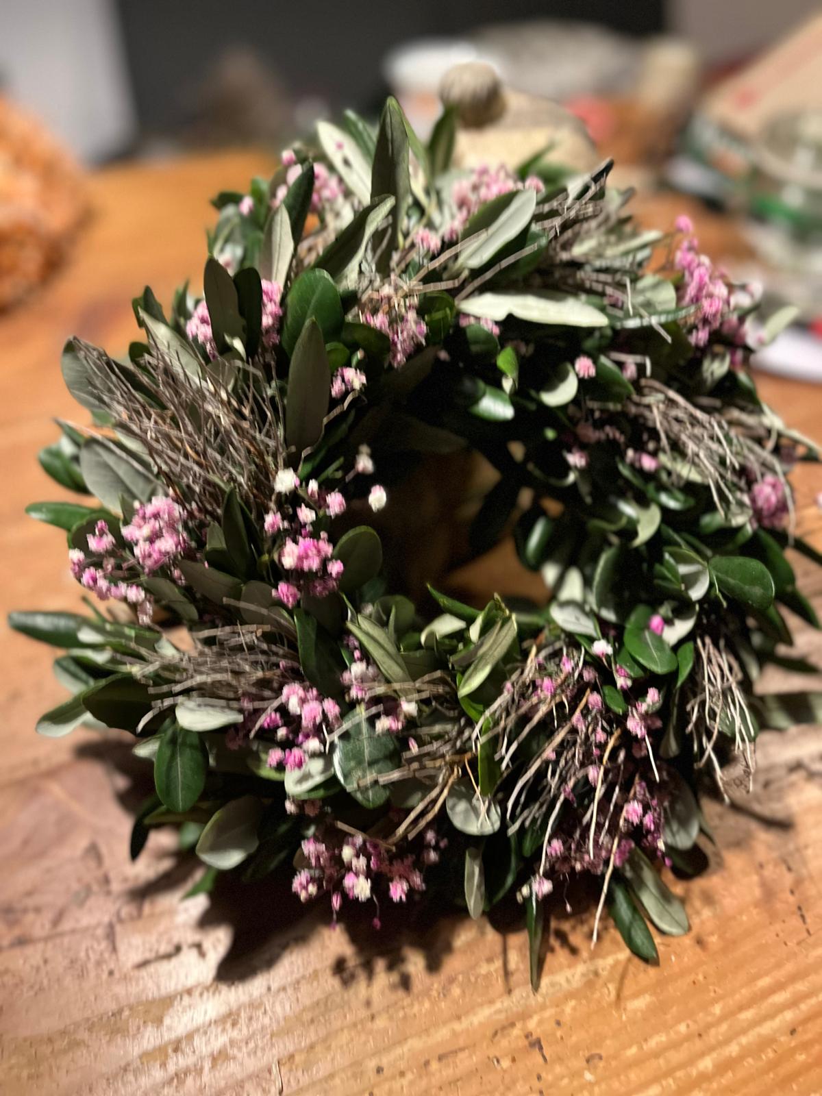 Handgebundener Naturkranz – Frisches Grün, Schleierkraut & Thymian
