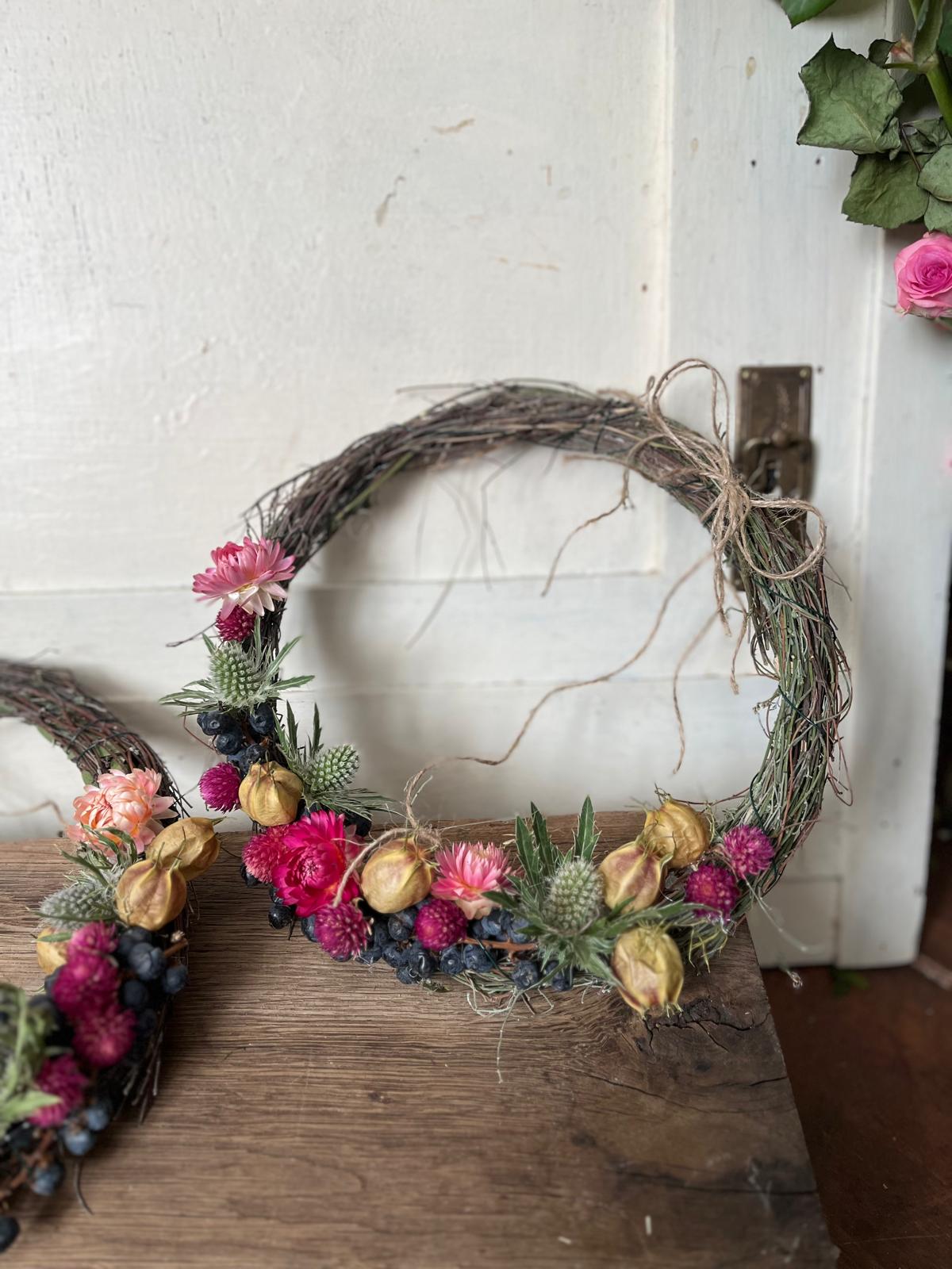Trockenblumenkranz 21 cm – Handgefertigter Boho Wandkranz – Natürliche Tischdeko – Unikat & Handarbeit – Geschenkidee