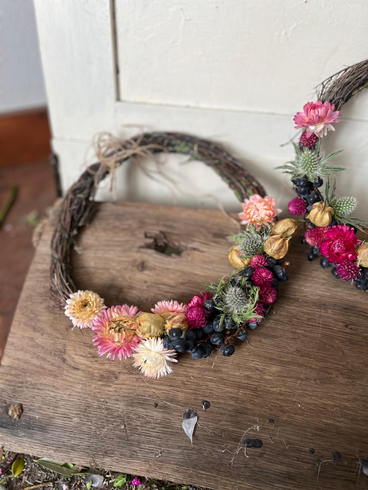 Trockenblumenkranz 21 cm – Handgefertigter Boho Wandkranz – Natürliche Tischdeko – Unikat & Handarbeit – Geschenkidee