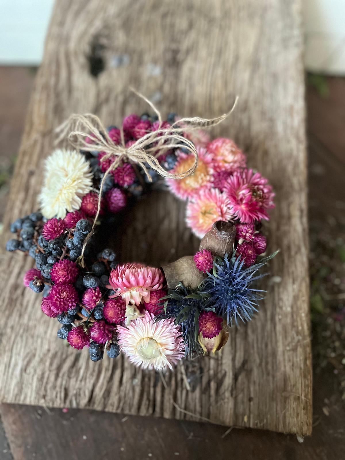 Trockenblumenkranz 16 cm – Bunter Mix aus Trockenblumen – Handgefertigter Wandkranz & Tischdeko – Boho Unikat