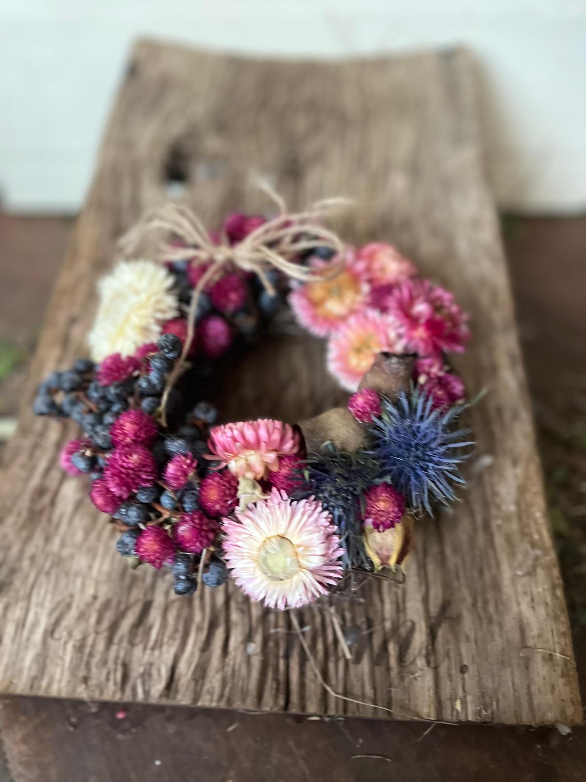 Trockenblumenkranz 16 cm – Bunter Mix aus Trockenblumen – Handgefertigter Wandkranz & Tischdeko – Boho Unikat