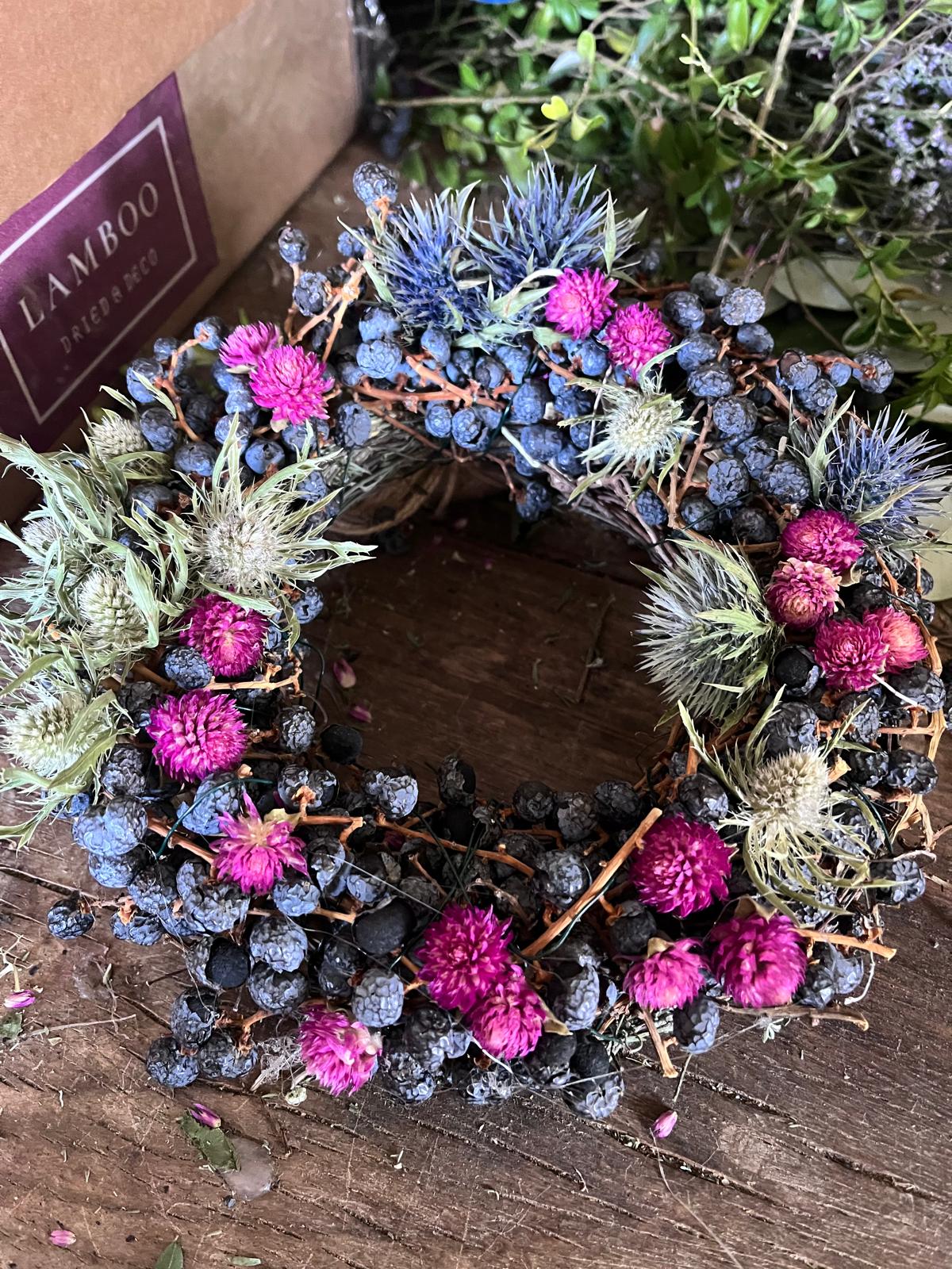 Trockenblumenkranz 20 cm – Handgefertigter Wandkranz & Tischdeko – Boho Flower Hoop – Langlebiges Unikat – Geschenkidee