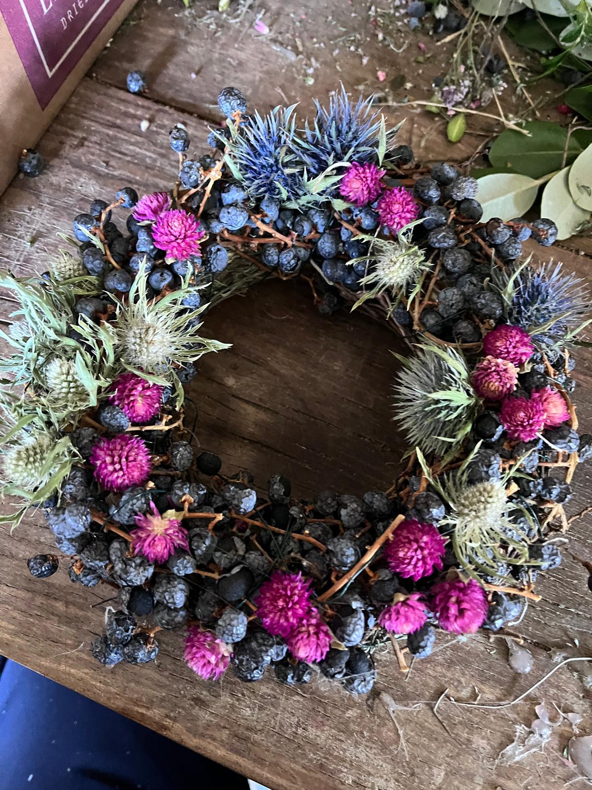Trockenblumenkranz 20 cm – Handgefertigter Wandkranz & Tischdeko – Boho Flower Hoop – Langlebiges Unikat – Geschenkidee