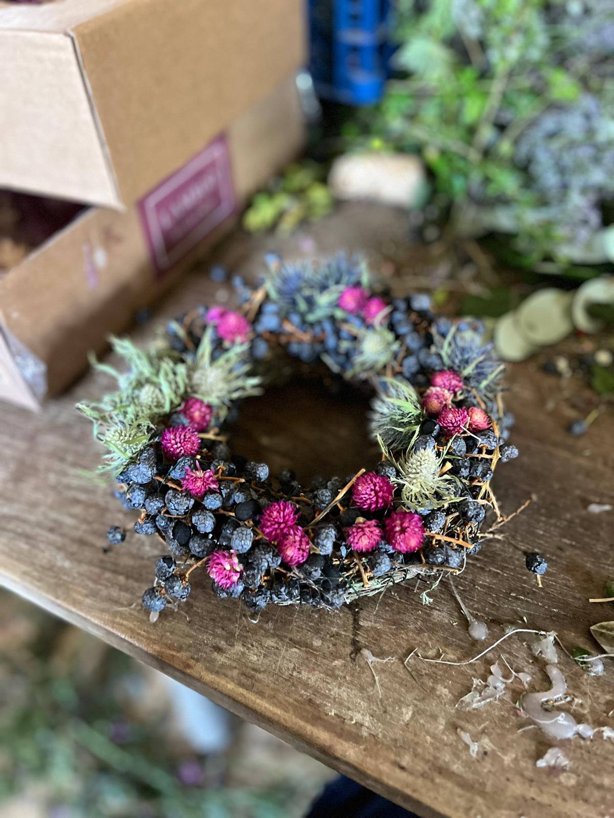 Trockenblumenkranz 20 cm – Handgefertigter Wandkranz & Tischdeko – Boho Flower Hoop – Langlebiges Unikat – Geschenkidee