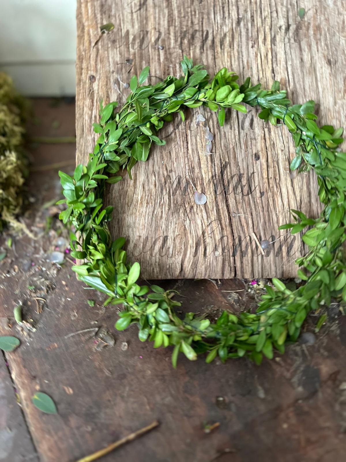 Dünner grüner Naturkranz – Handgefertigter Dekokranz – Zeitlose Wand- & Tischdeko – 12cm bis 30cm – Trocknet schön ein