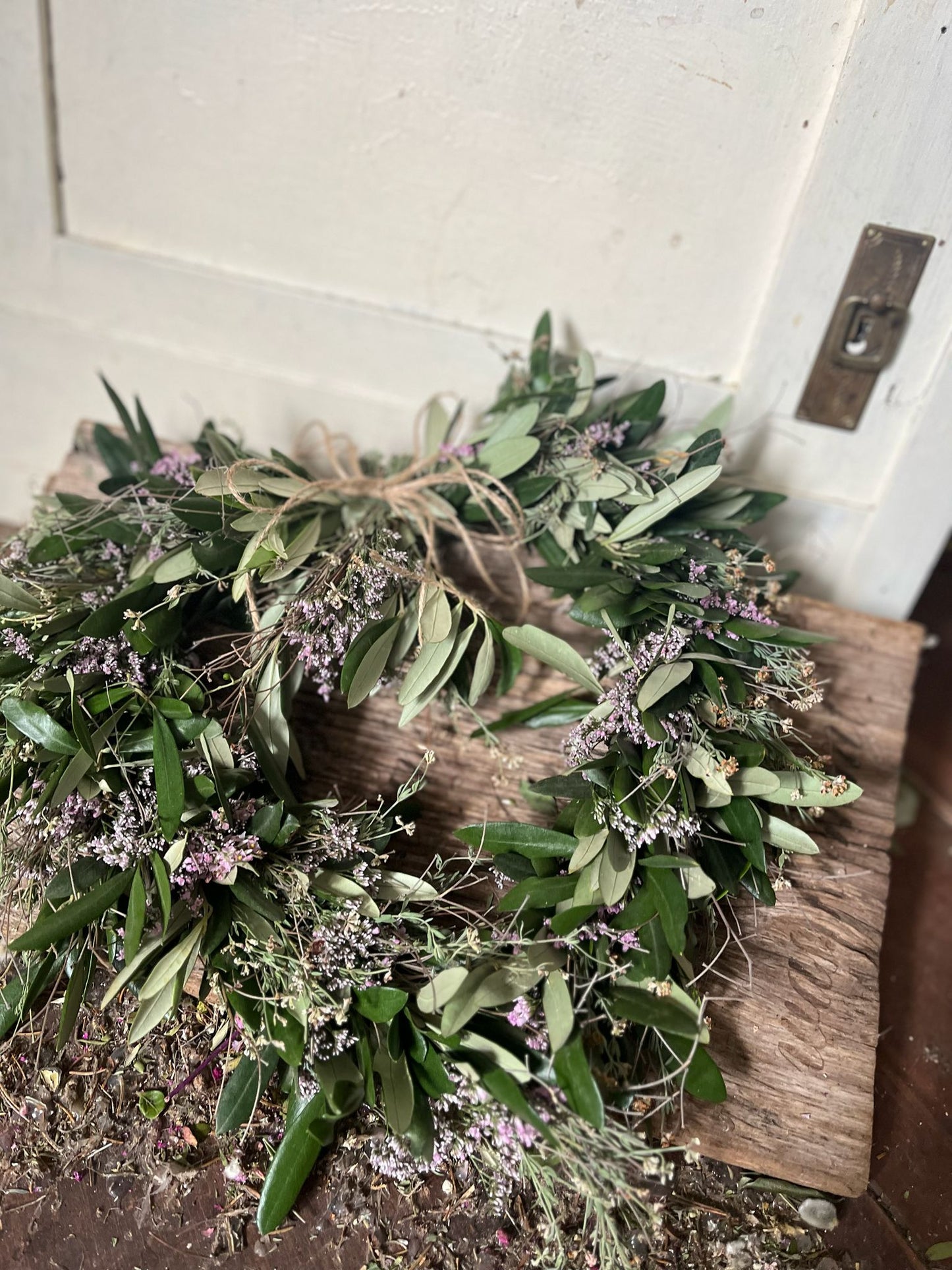 Trockenblumen Herz Kranz 25 30 cm – Thymian Olive Strandflieder, Herz mit Schleife Türkränzchen