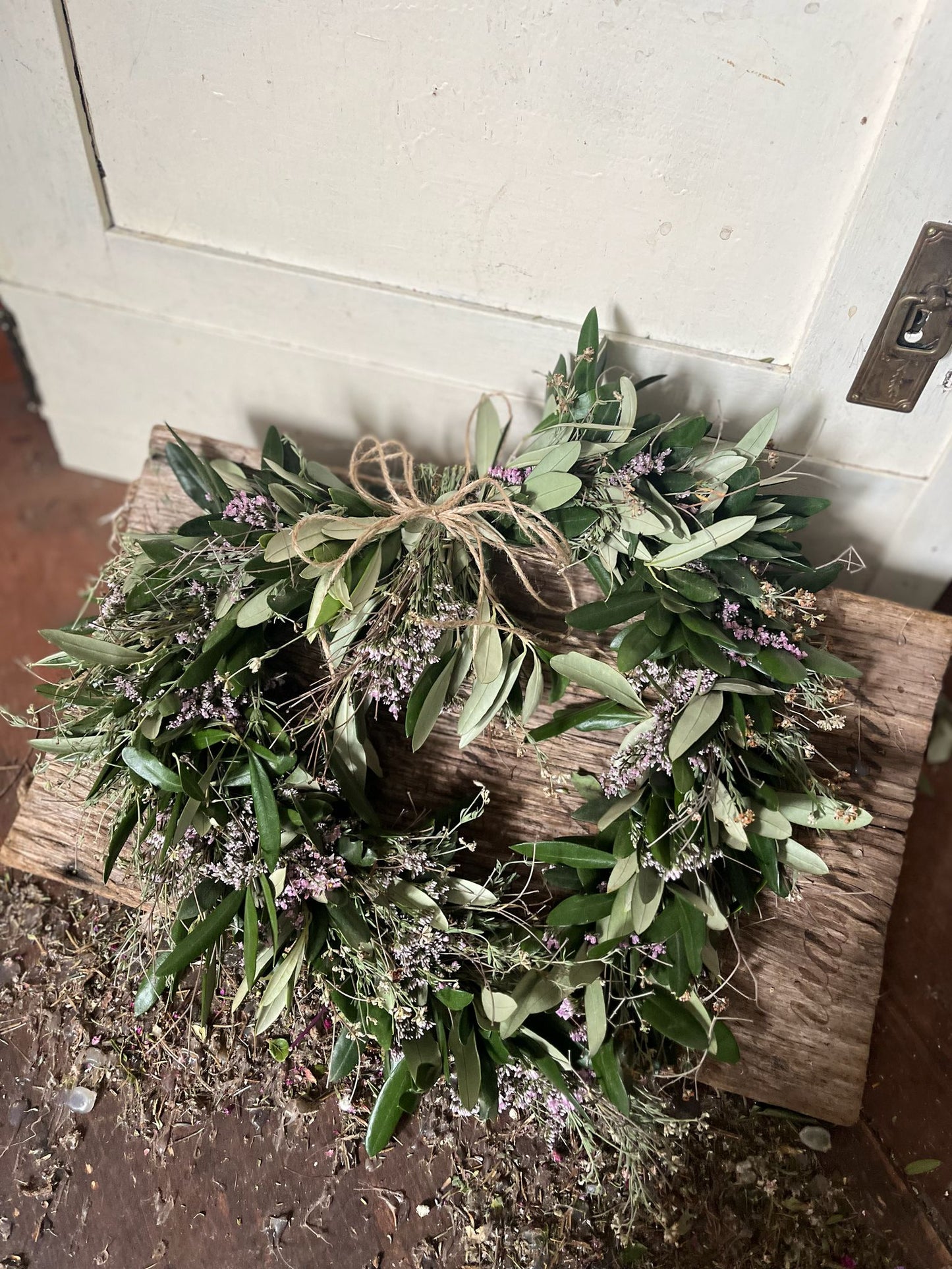 Trockenblumen Herz Kranz 25 30 cm – Thymian Olive Strandflieder, Herz mit Schleife Türkränzchen