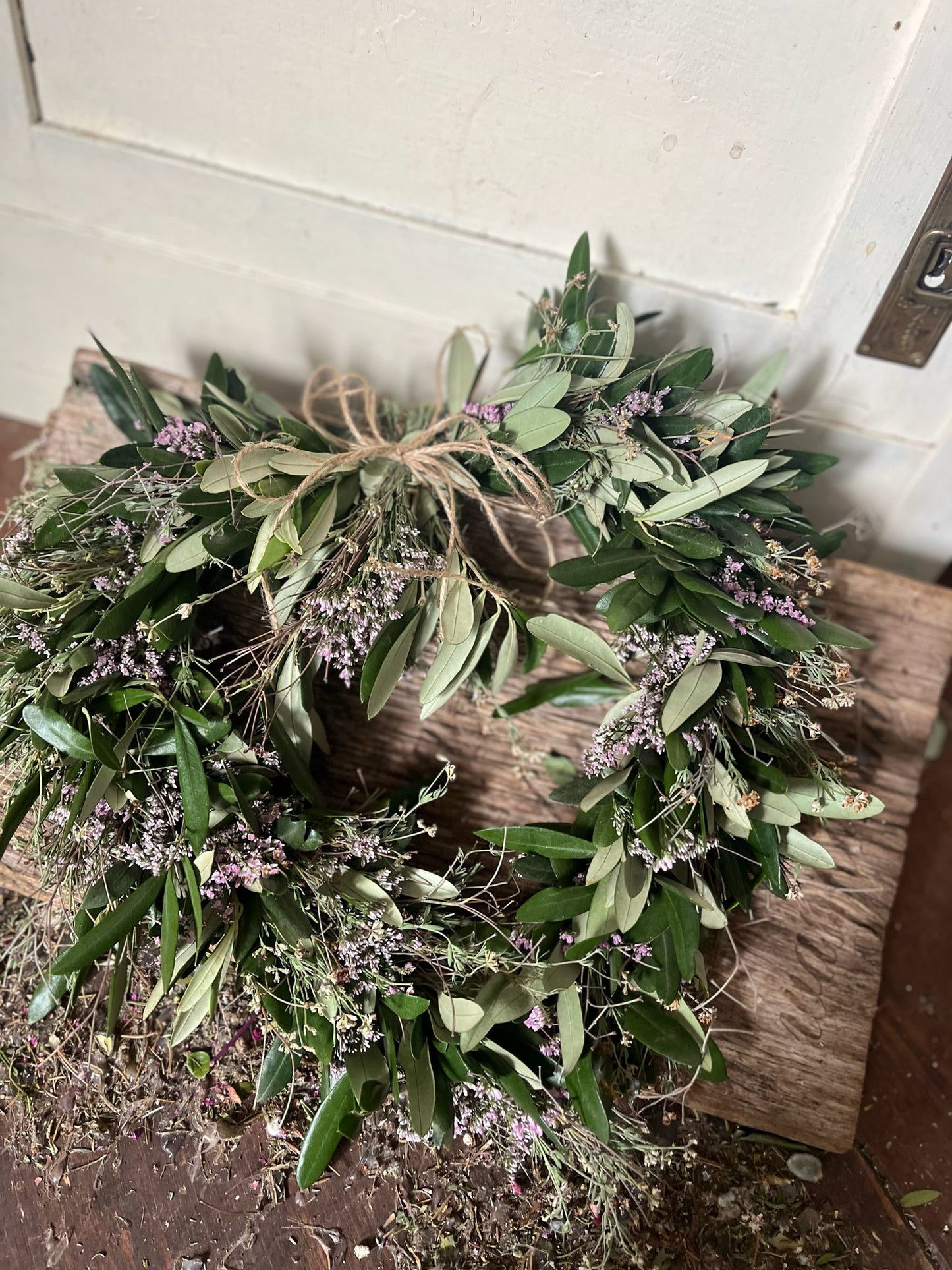 Trockenblumen Herz Kranz 25 30 cm – Thymian Olive Strandflieder, Herz mit Schleife Türkränzchen