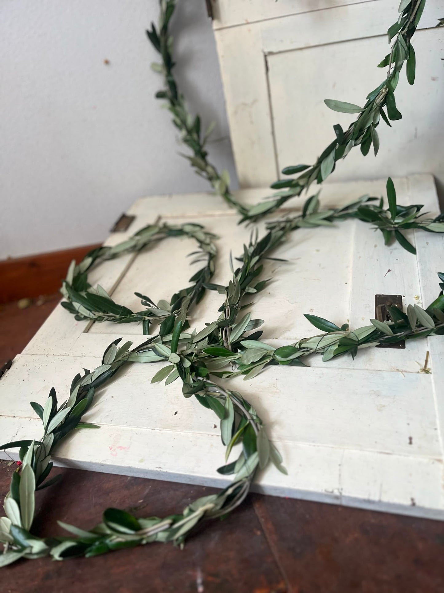 Handgebundenes Oliven-Herz – Mediterraner Zauber für dein Zuhause
