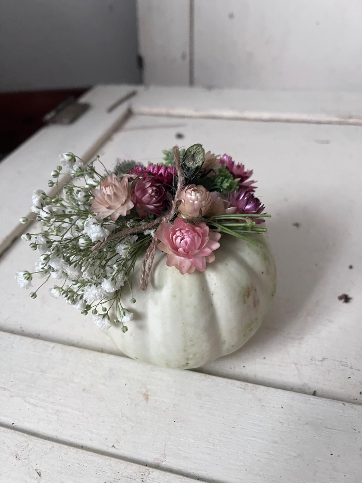 Echter Deko-Kürbis dekoriert | Herbstdeko Tischdeko Unikat (ca. 10x9 cm)
