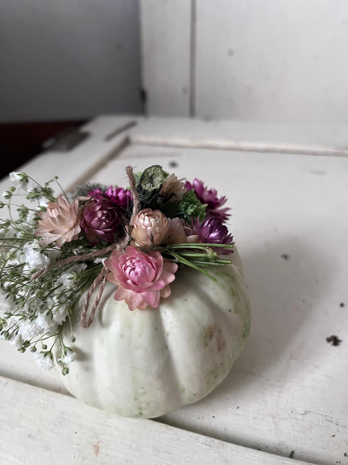 Echter Deko-Kürbis dekoriert | Herbstdeko Tischdeko Unikat (ca. 10x9 cm)